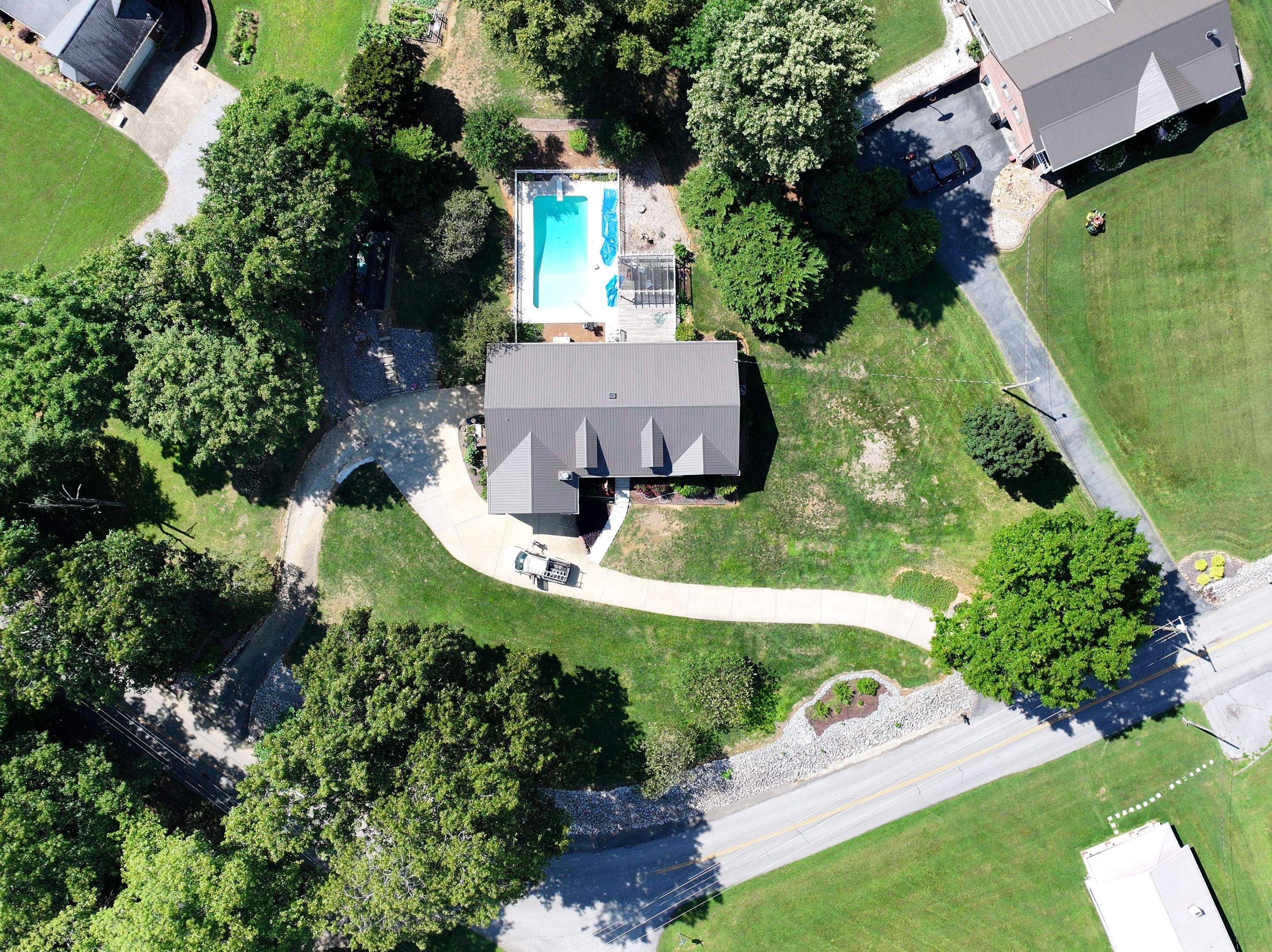 Jara Residence by Omnia Roofing