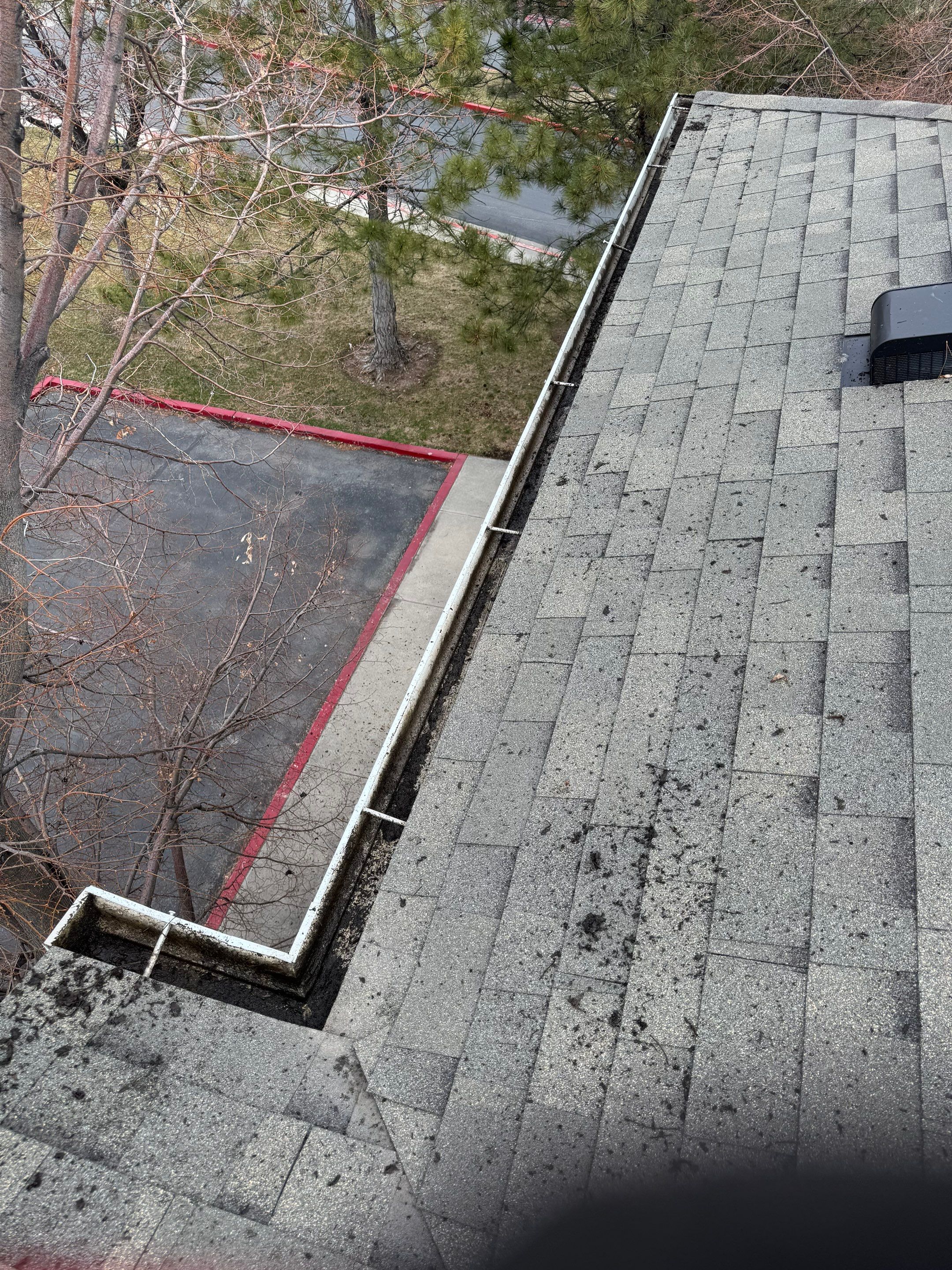 Commercial gutter cleaning Provo & Orem, UT after photo with clean gutters