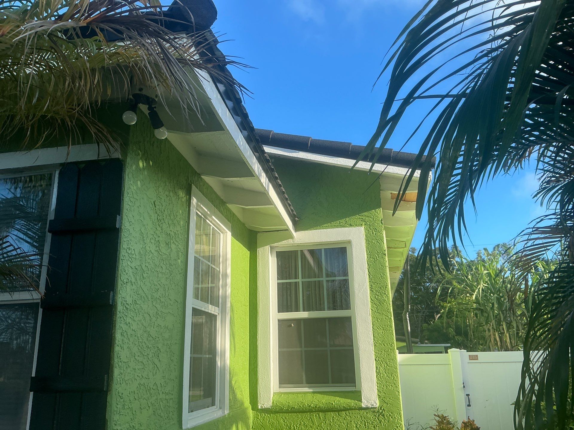 White Aluminum Soffit and Fascia in St.Petersburg FL by Gutter Professors