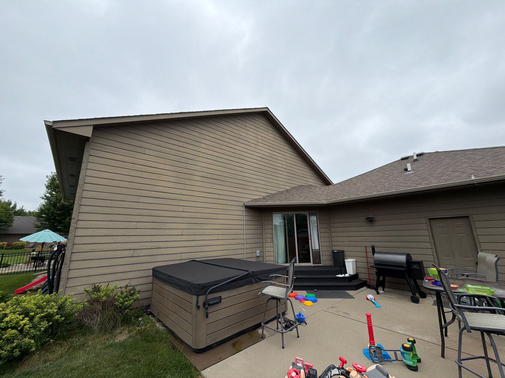 Full Exterior Siding Repaint for Sioux Falls Home and Garage by Select Painting, Coatings & Garage Cabinets