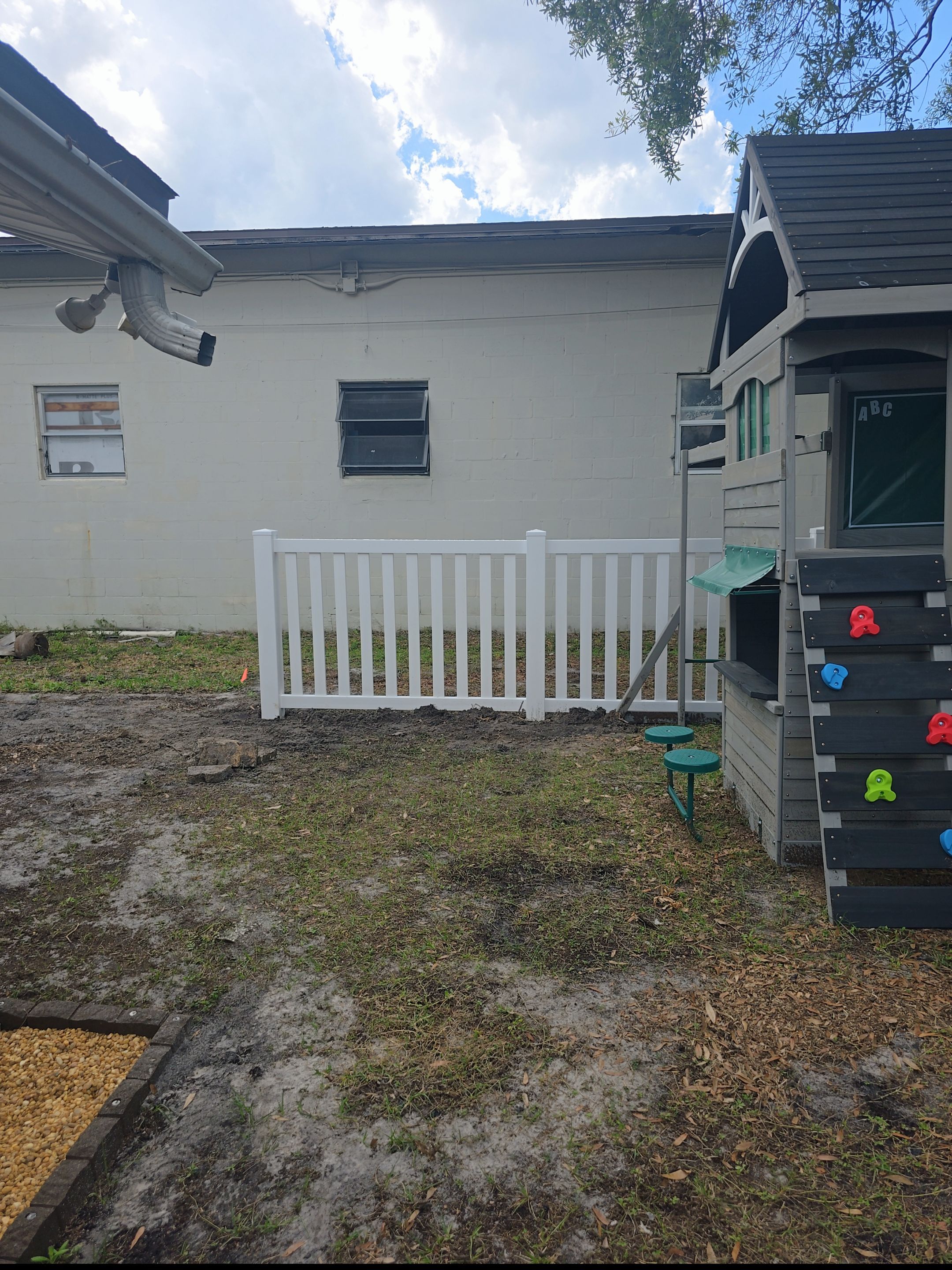 Vinyl Fence for Valerie's House by True Fence LLC