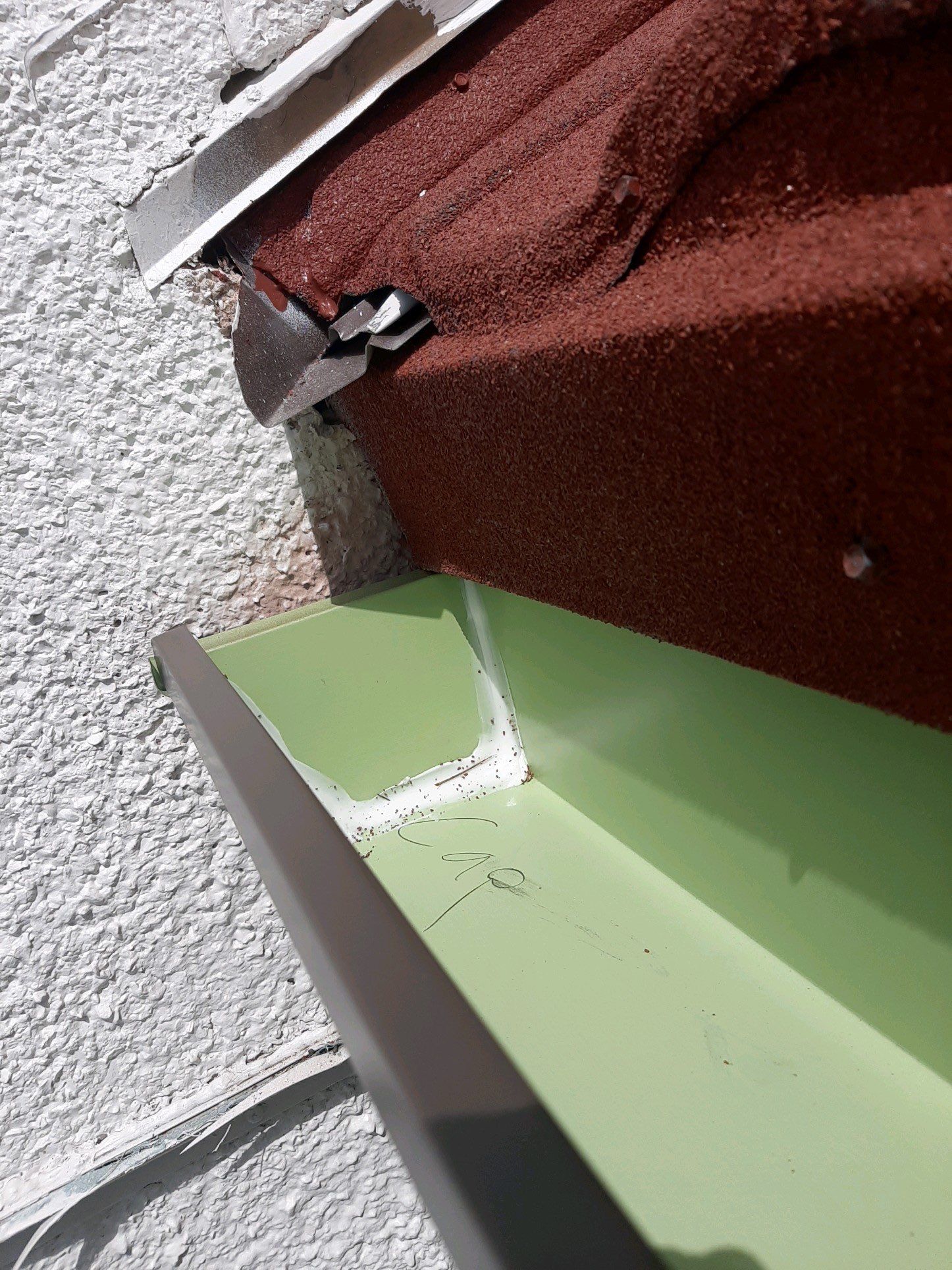 Gutter Installation using 6 Inch Seamless Gutters in Musket Brown by Gutter Professors