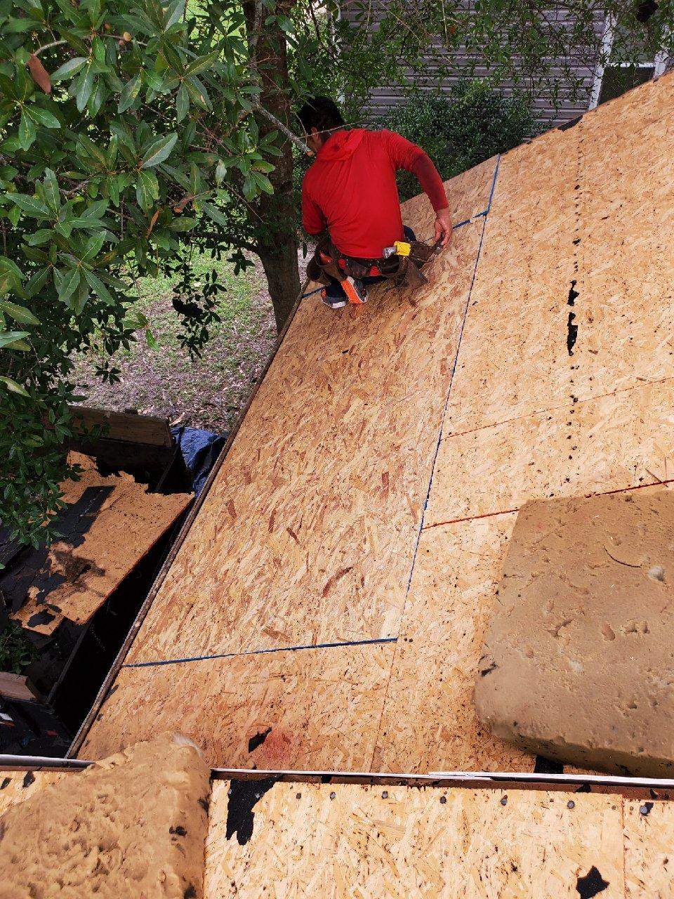 Residential Roofing Installation using Owens Corning Oakridge- Williamsburg Gray by Indigo State Roofing