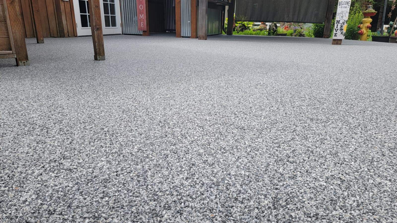 Vuba Back Patio by Concrete Coating Experts Inc.