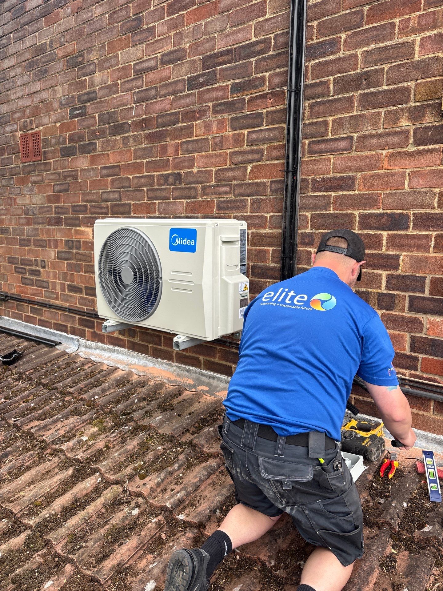 βοΈ Cool, Clean and Clever β Midea Multi-Split Air Conditioning Installed in Brigg π‘β‘ by Elite Services Group Ltd