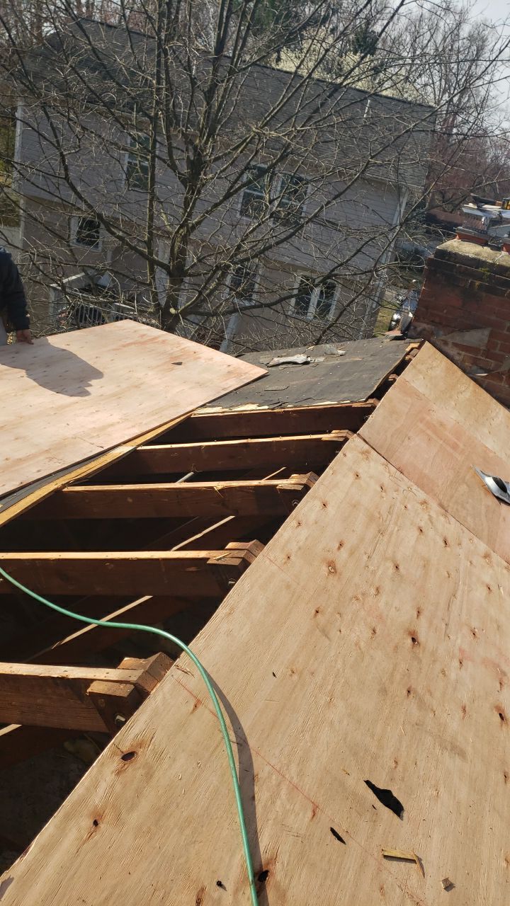 Falls Church - Certainteed Landmark Charcoal Black Roof Project by RM Banning, Inc.