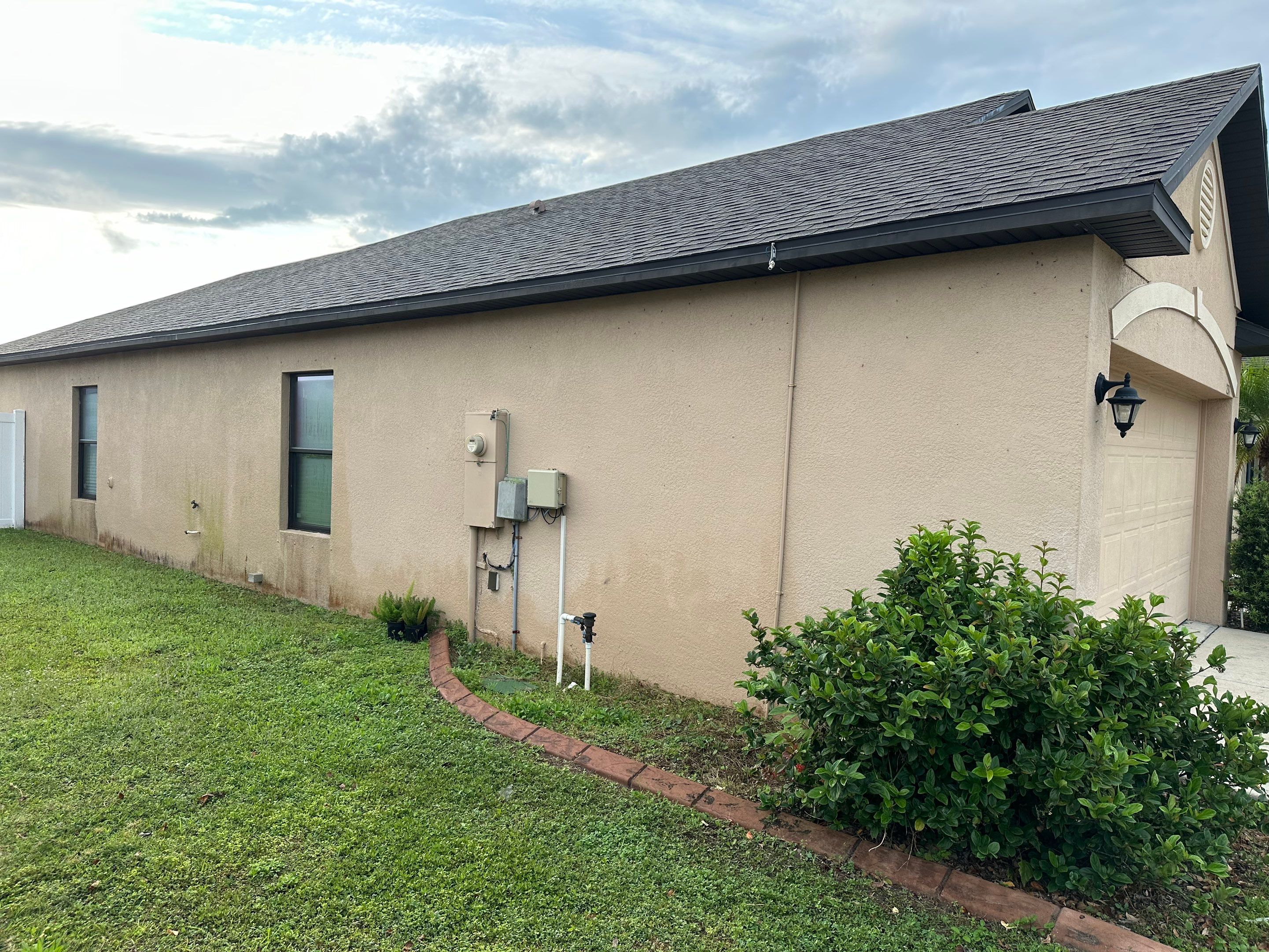 House Wash & Driveway Cleaning in Palmetto Estates Community, Palmetto, FL by Sunshine AquaWash