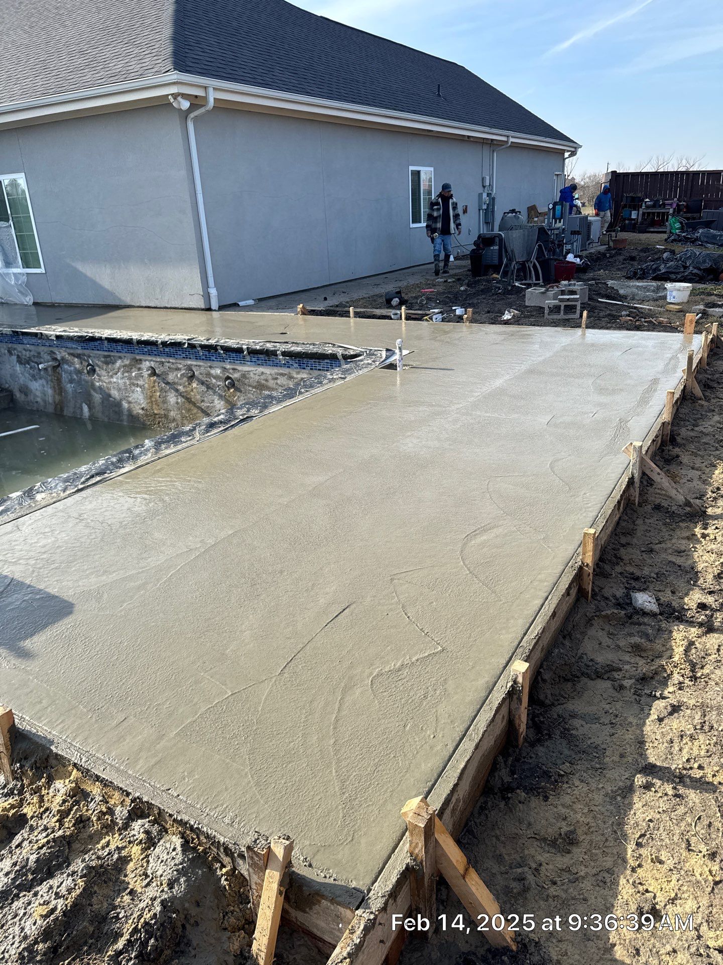 Geometric Pool and Spa with Stone Water Feature Wall by Pinnacle Pools and Spas - DFW