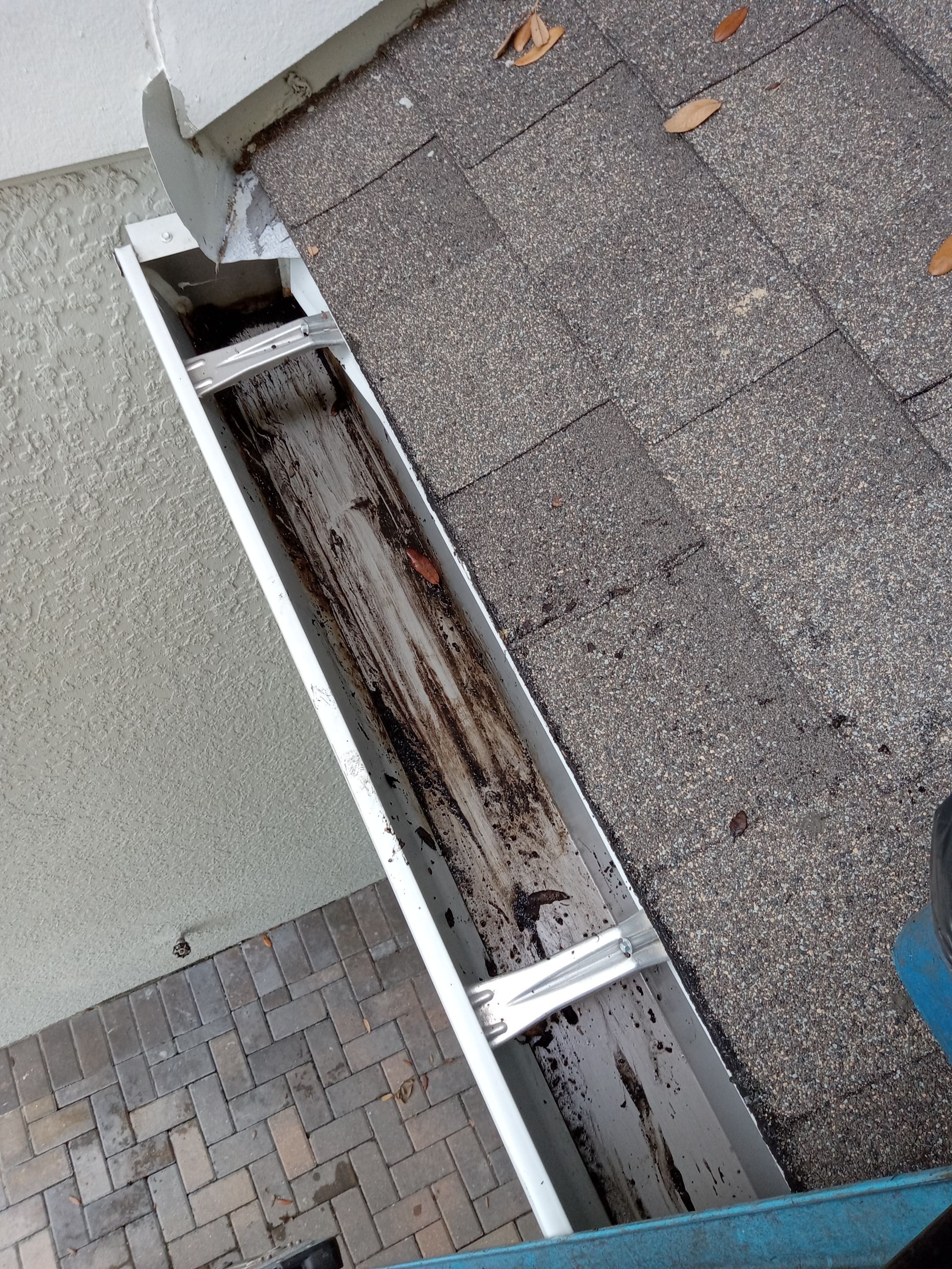 Commercial gutter cleaning Georgia after photo with clean gutters