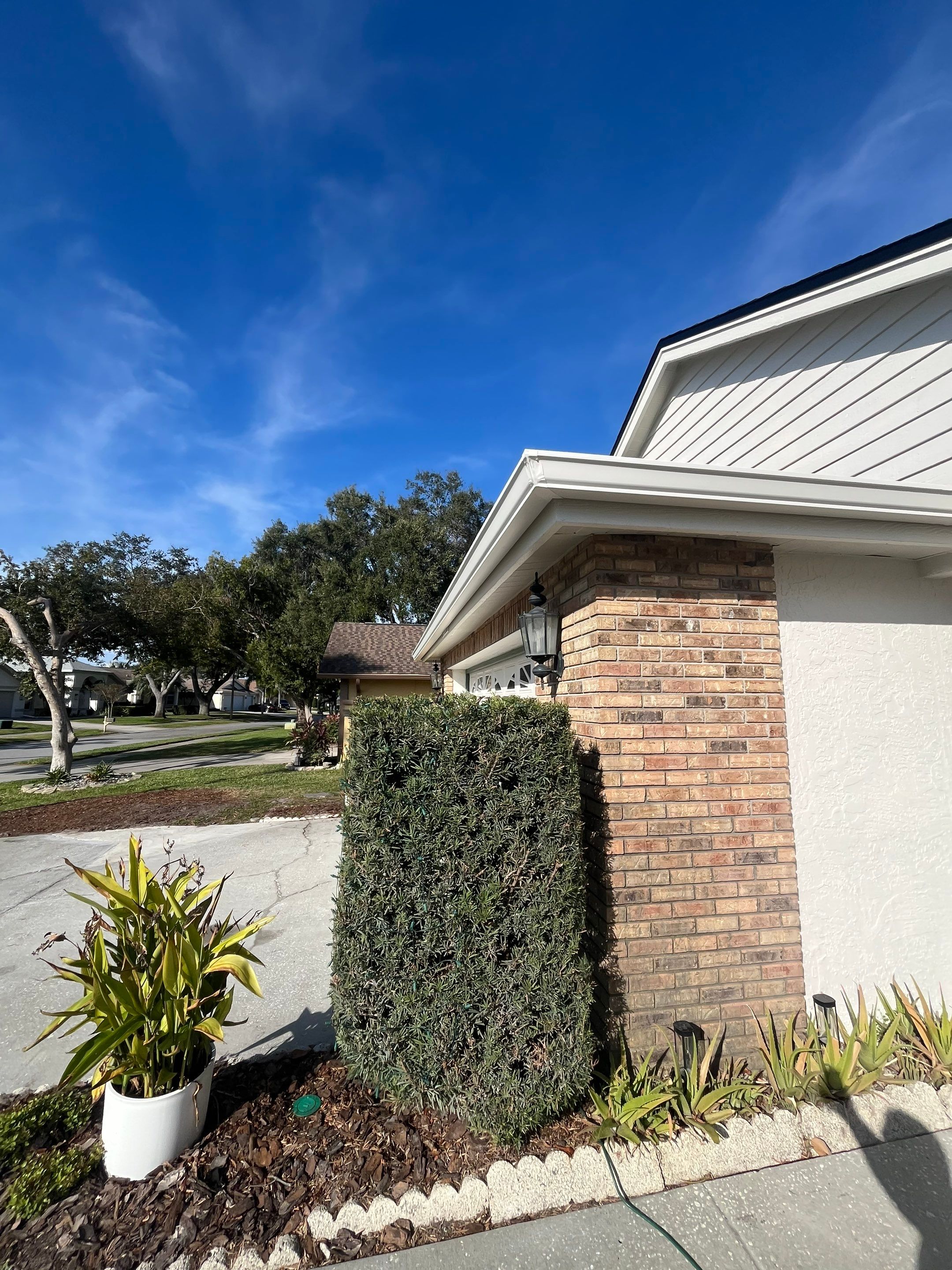 6 Inch Seamless Gutters using K-Style Seamless Gutters in Palm Harbor FL by Gutter Professors