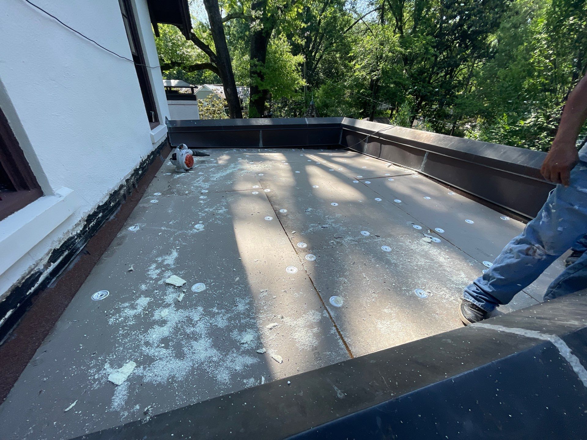 Midtown Memphis Residential Roof Replacement Featuring Asphalt Shingles and Flat Roof Membrane by Revival Roofing Services