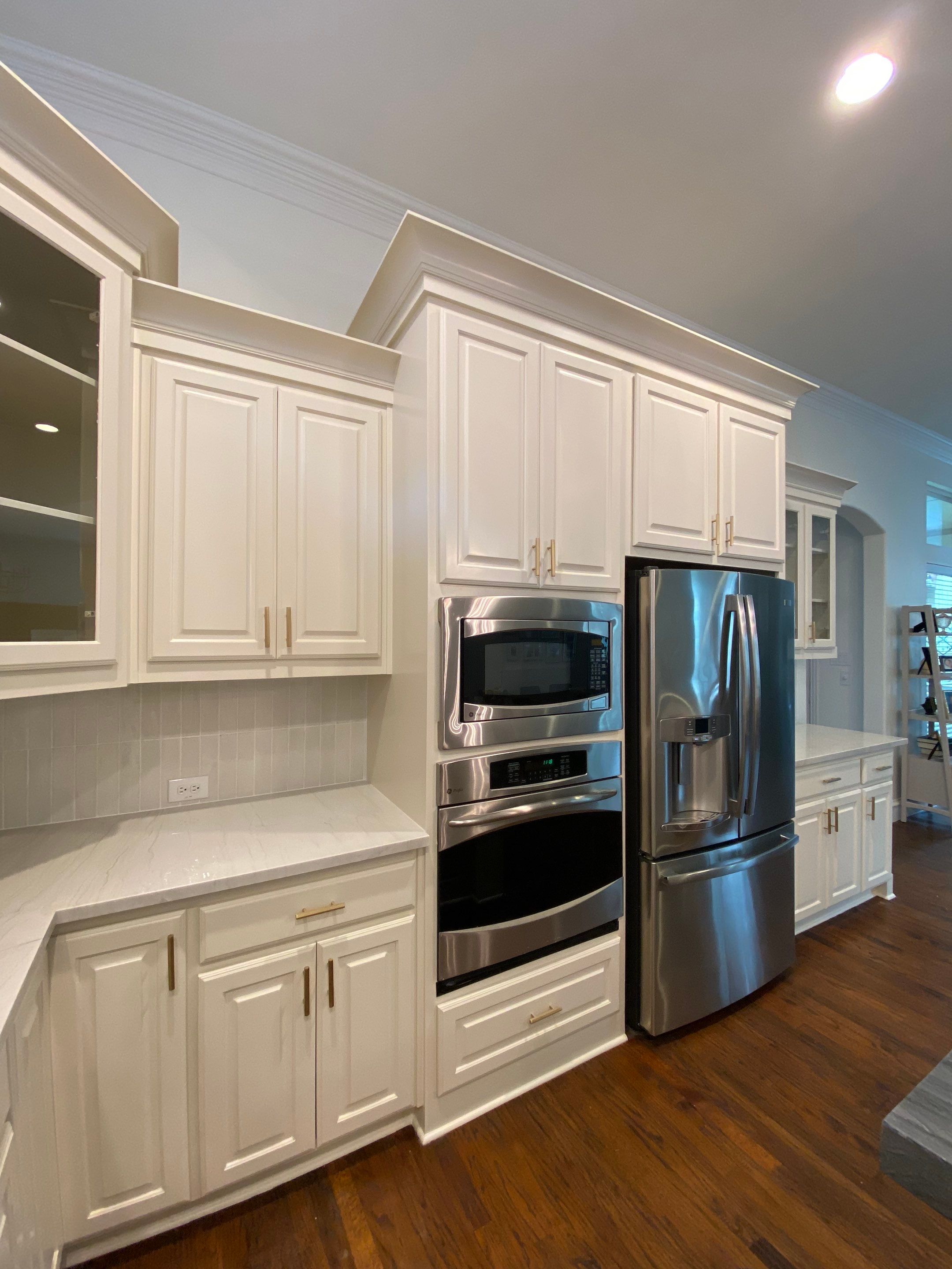 Kitchen Remodel using Quartzite by SLM General Contractors & Roofing