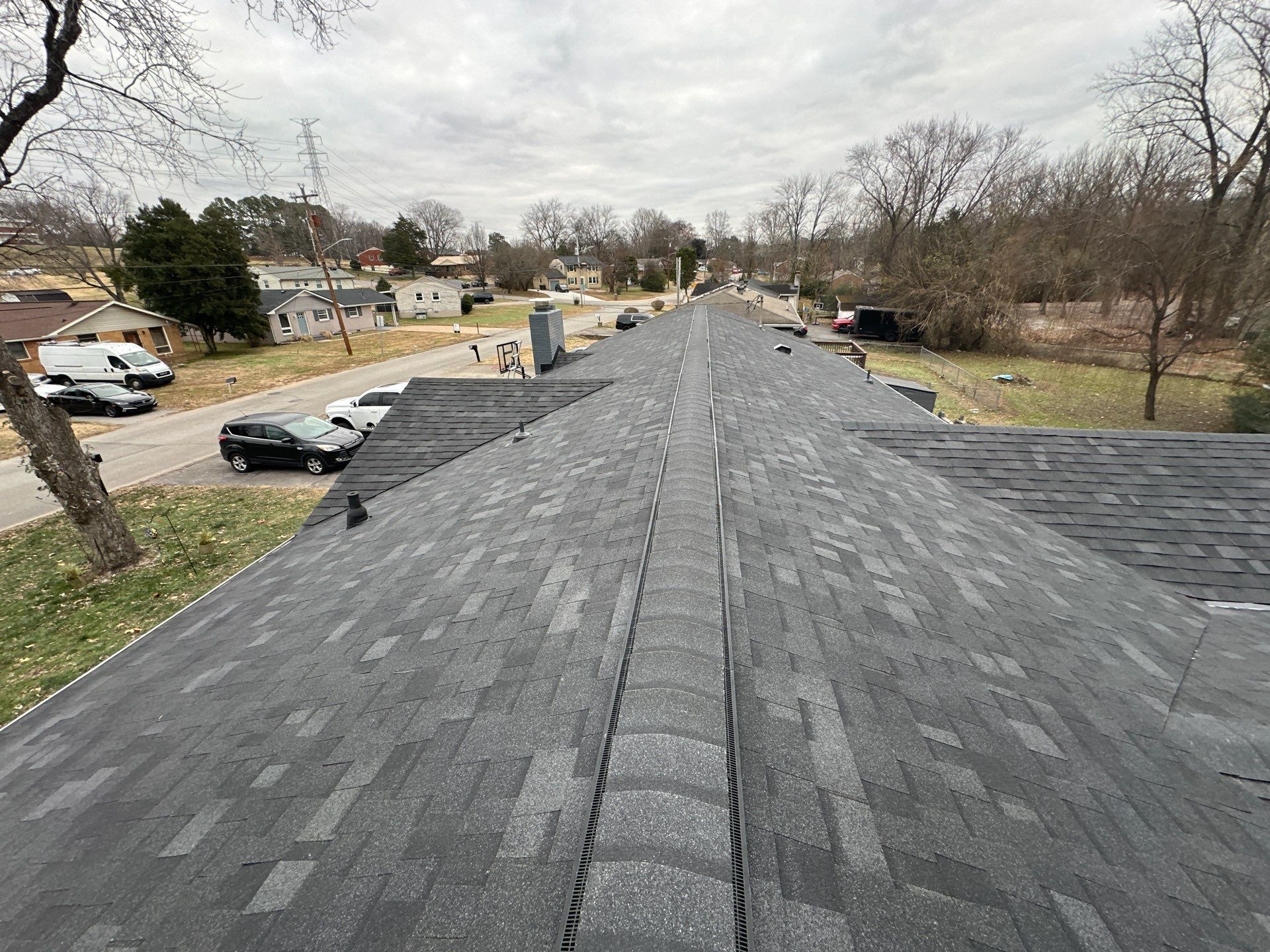 Owens Corning Oakridge Shingles - Onyx Black by Undersun Roofing 