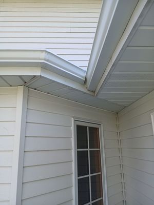 seamless aluminum gutter install in Johnsburg, IL (After)