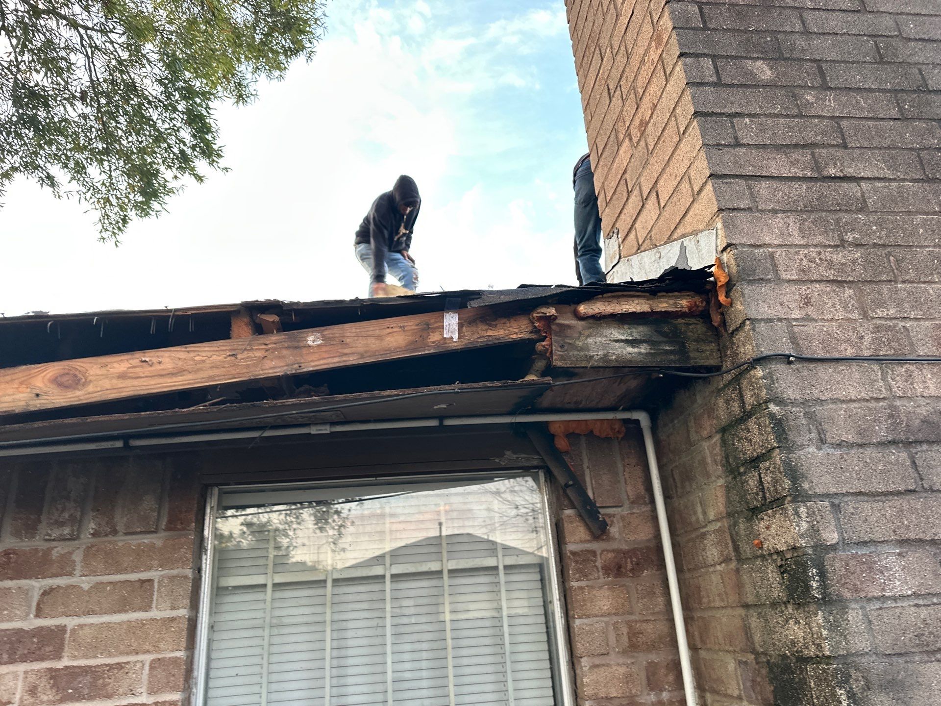 Residential Roofing Installation using Atlas Prolam Black Shadow by Motion Roofing