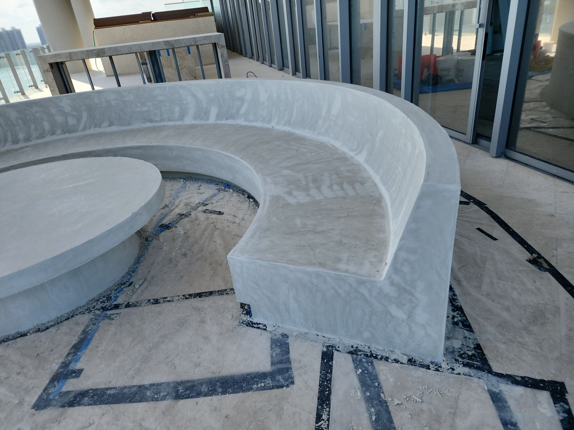 Microtopping over Furniture by Seamless Surfaces