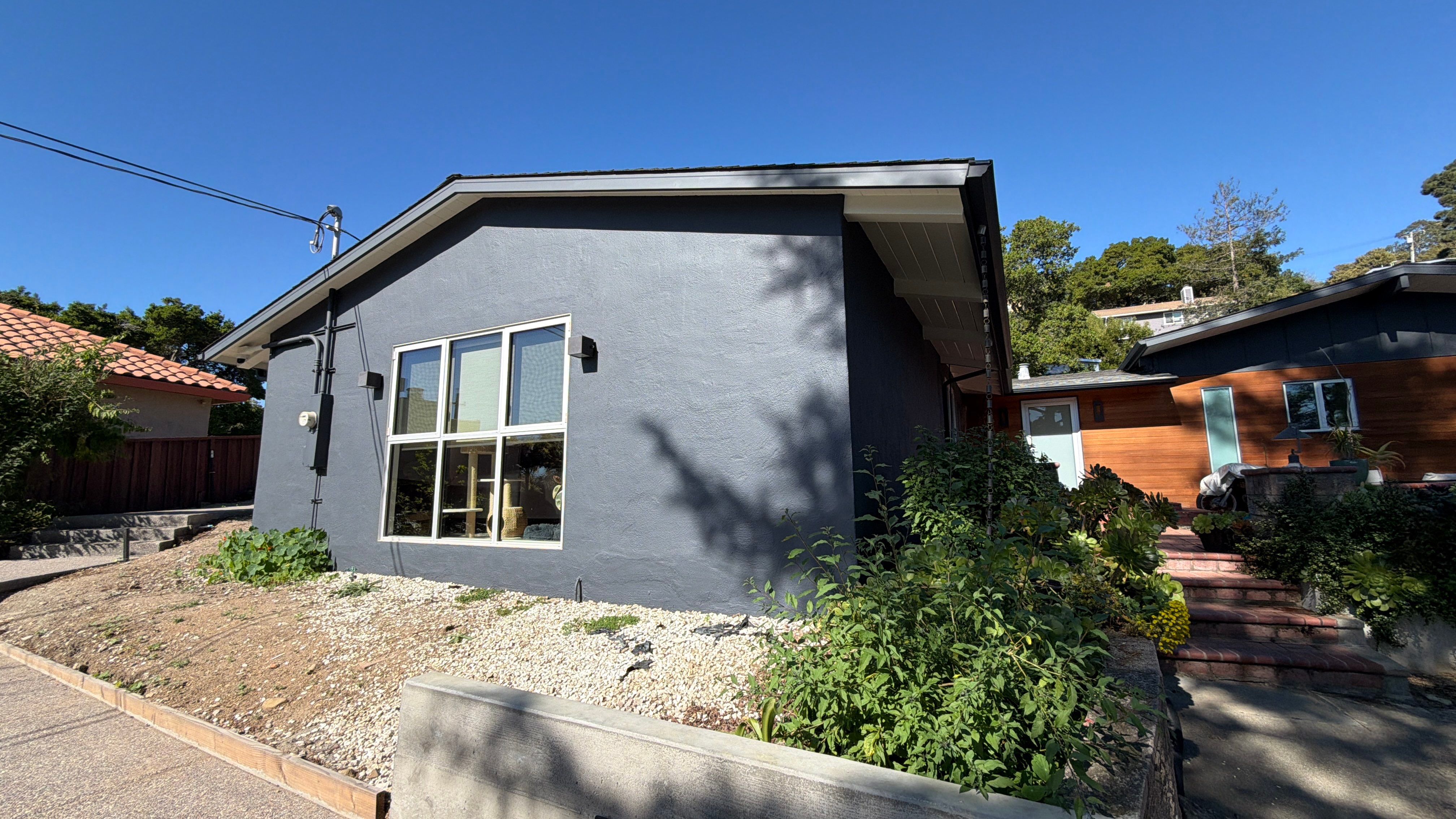 modern painting Exterior modern painting by Herrera’s Bay Area Painting inc.