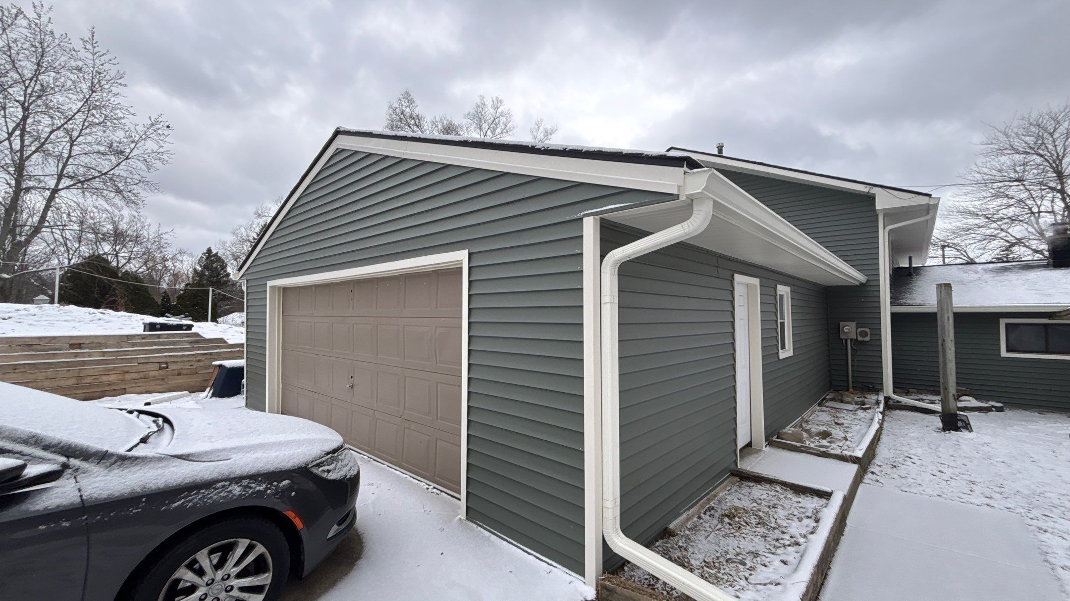Siding Replacement using Alside Charter Oak D4.5" by 180 Contractors
