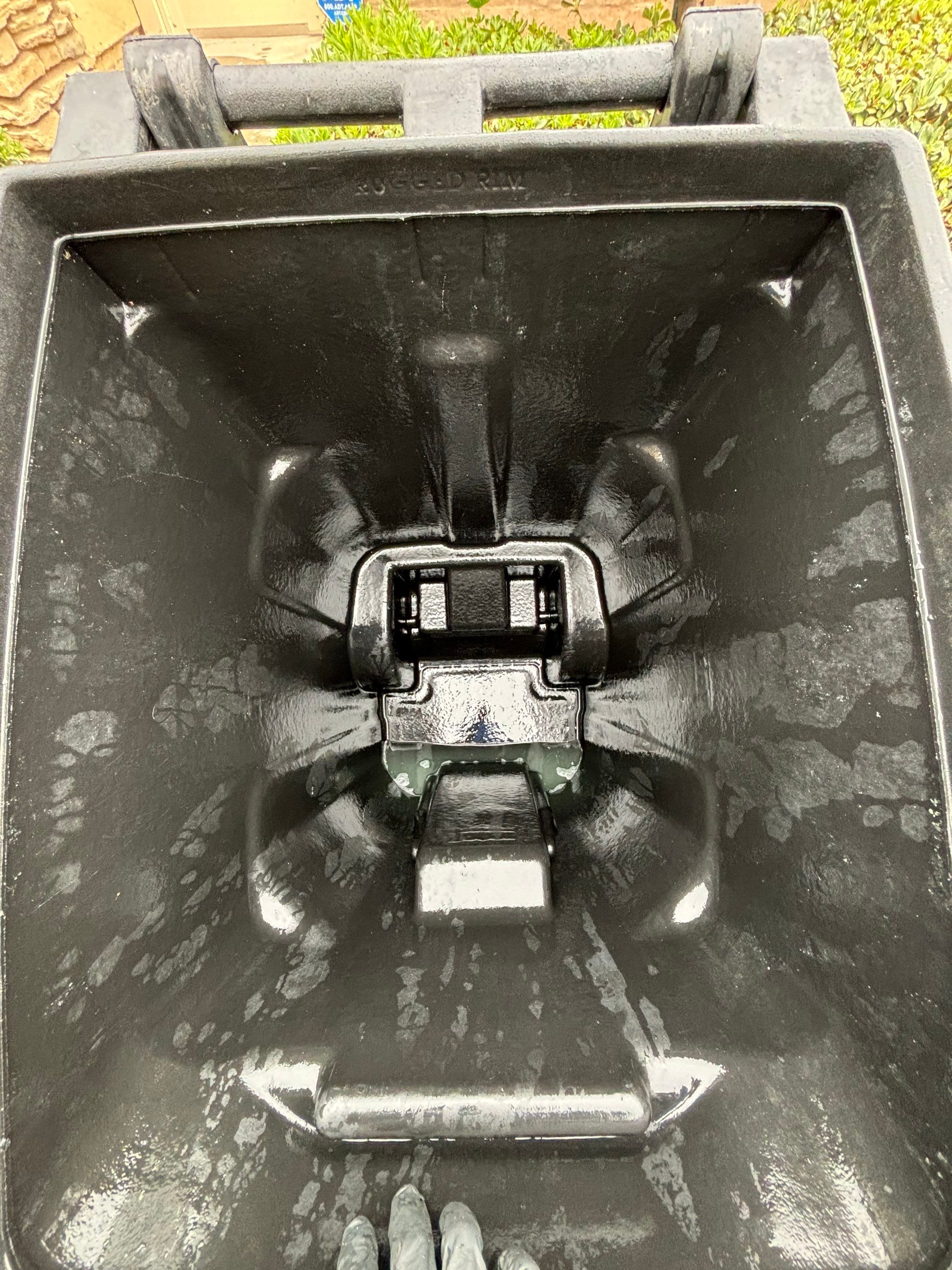 Trash Bin Cleaning by Pirate Pete’s Power Washing