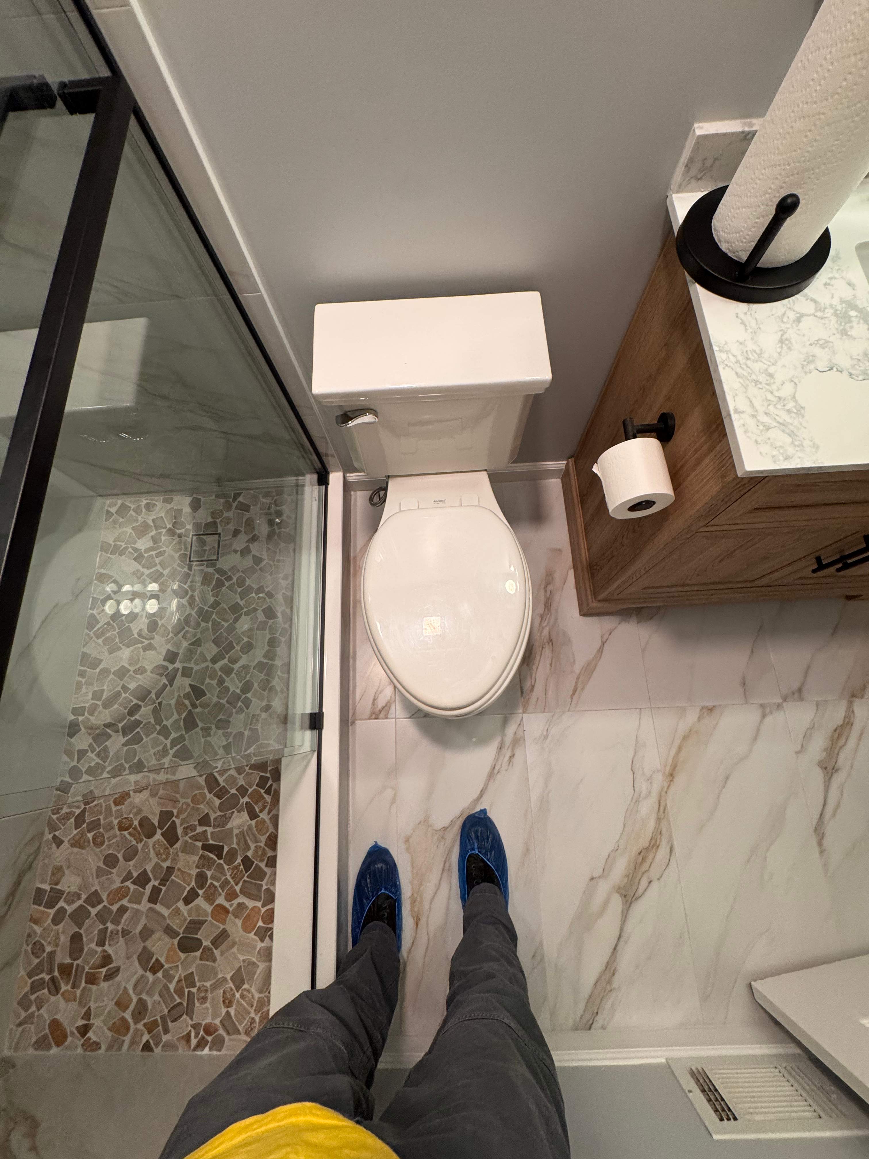 Guest bathroom renovation by Prudencio