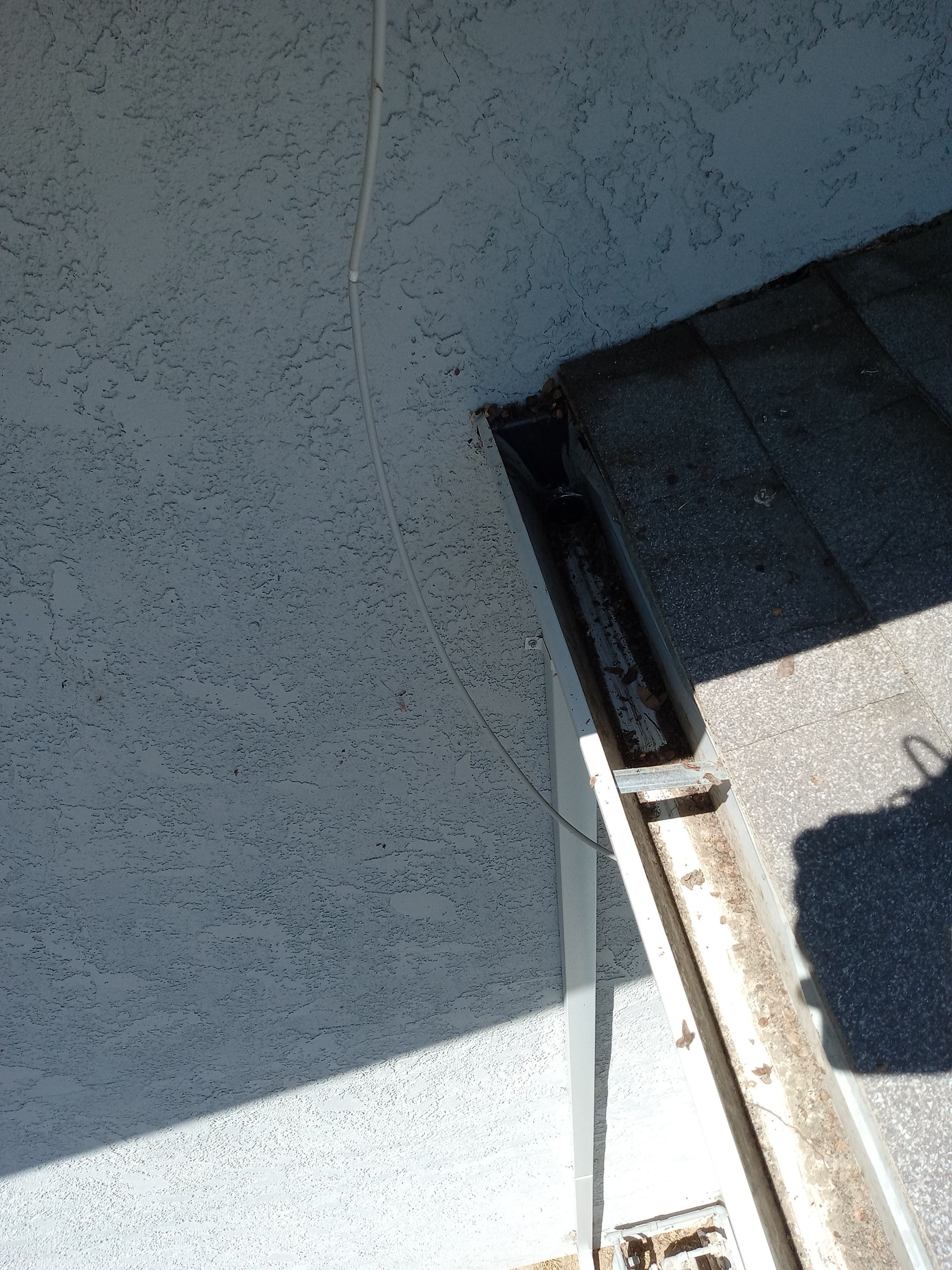 Commercial gutter cleaning Corcoran, CA after photo with clean gutters
