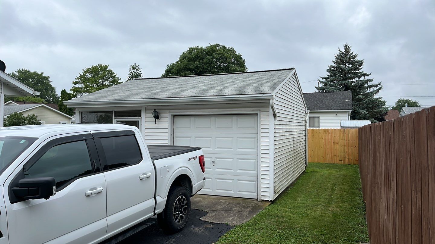 Garage by Ivy Lea Construction
