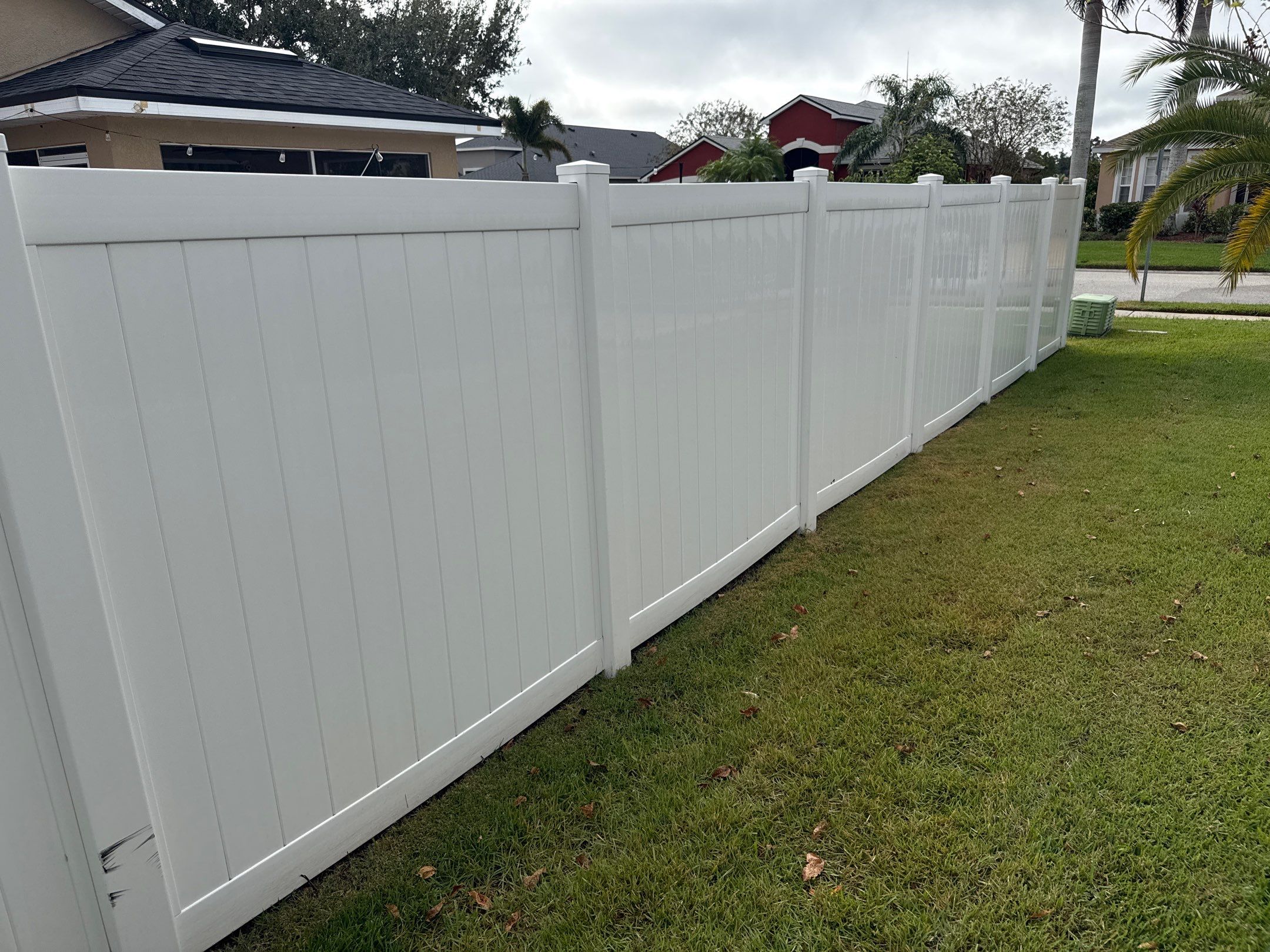 Vinyl Fence Cleaning, Driveway & Sidewalk Cleaning in Crystal Lakes – Palmetto, FL by Sunshine AquaWash