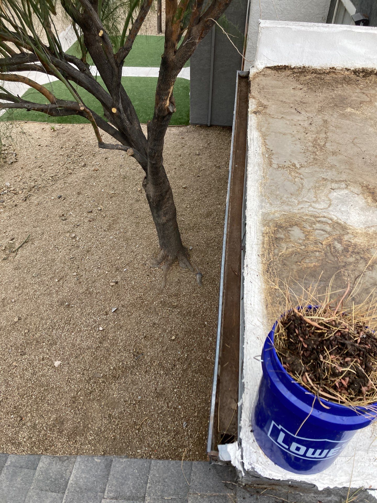 Commercial gutter cleaning Las Vegas after photo with clean gutters