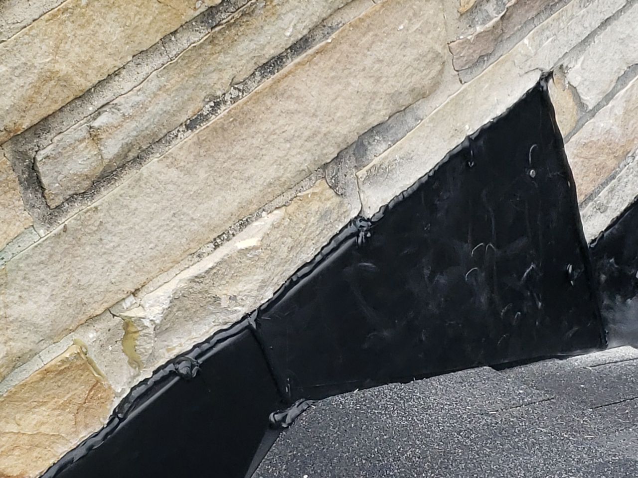 Brand: Atlas Pinnacle Color: Pristine Scotchgard Black Drip: Black by Eagle Eye Roofing