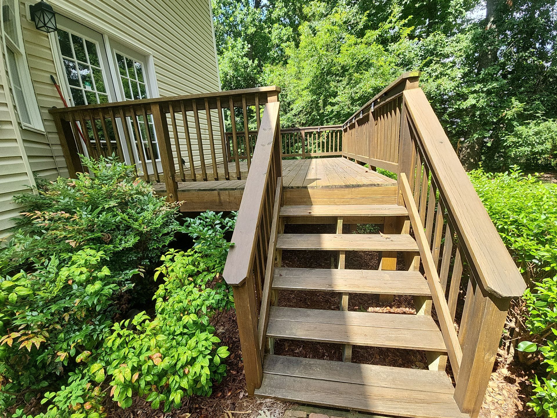 Wood Deck using Wood Stain by DuraSeal