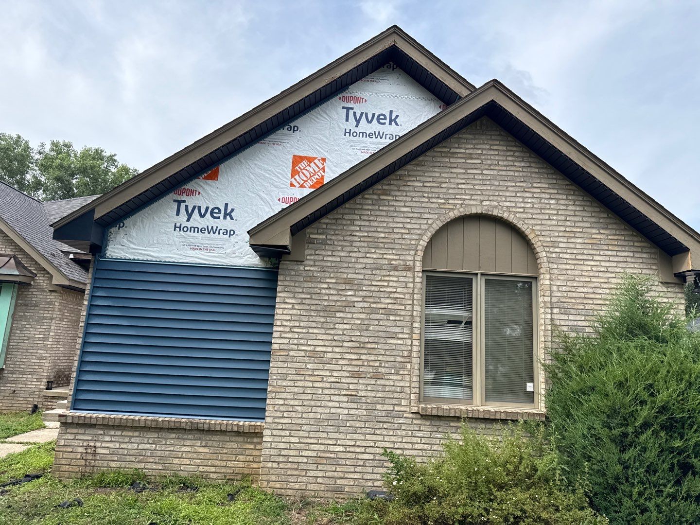 Siding Replacement using Alside Charter Oak D4.5" Laguna Blue by 180 Contractors