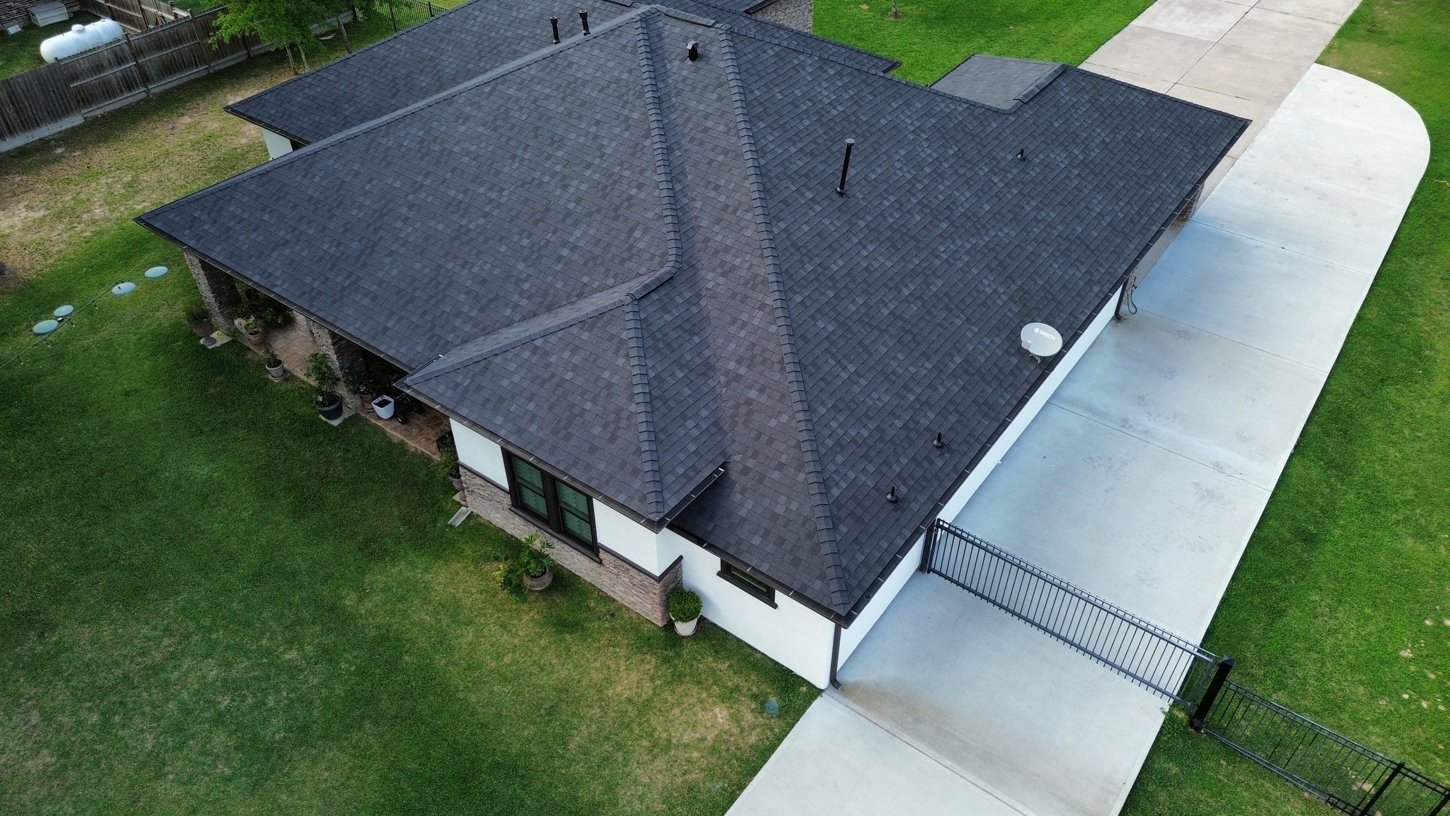 Huffman Roof Installation using Atlas Pinnacle Pristine by Modern BYLT Roofing & Construction