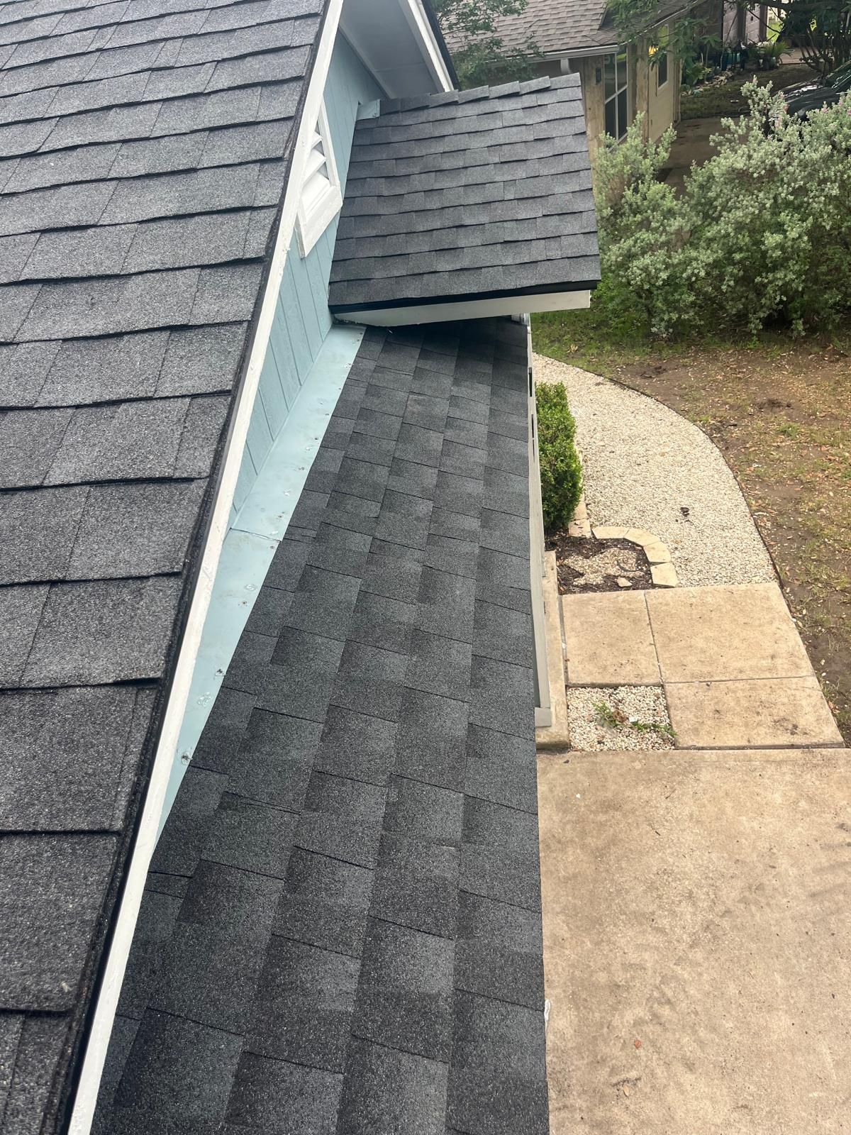 Charcoal - GAF Timberline HDZ by RoofsOnly.com