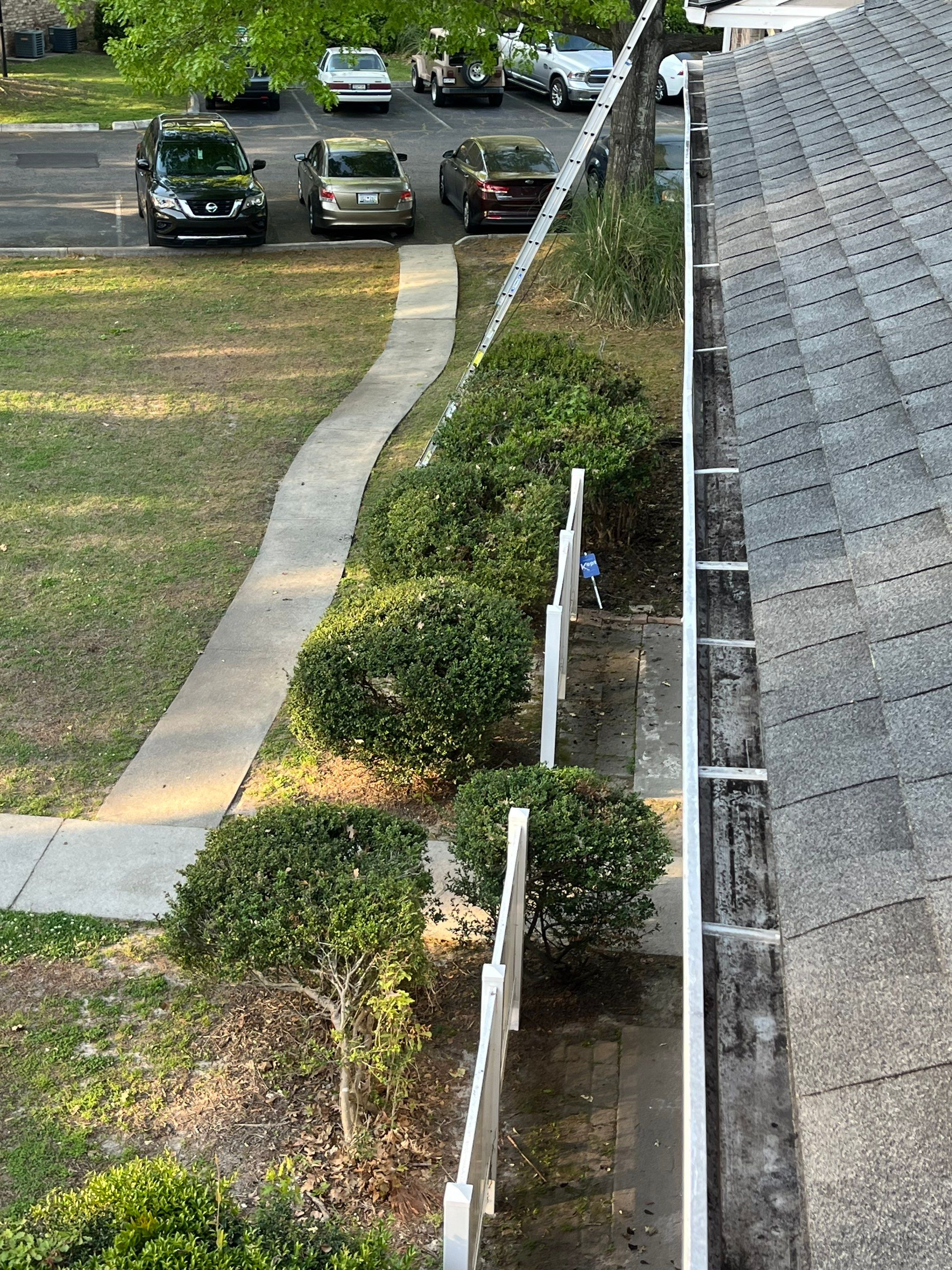 Commercial gutter cleaning Georgia after photo with clean gutters