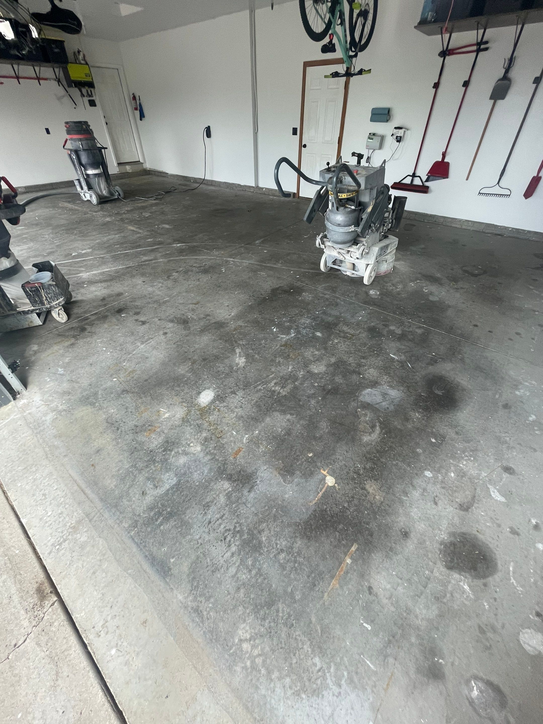 Tidal Wave Flake Garage Floor Installation in Sioux Falls by Select Painting, Coatings & Garage Cabinets