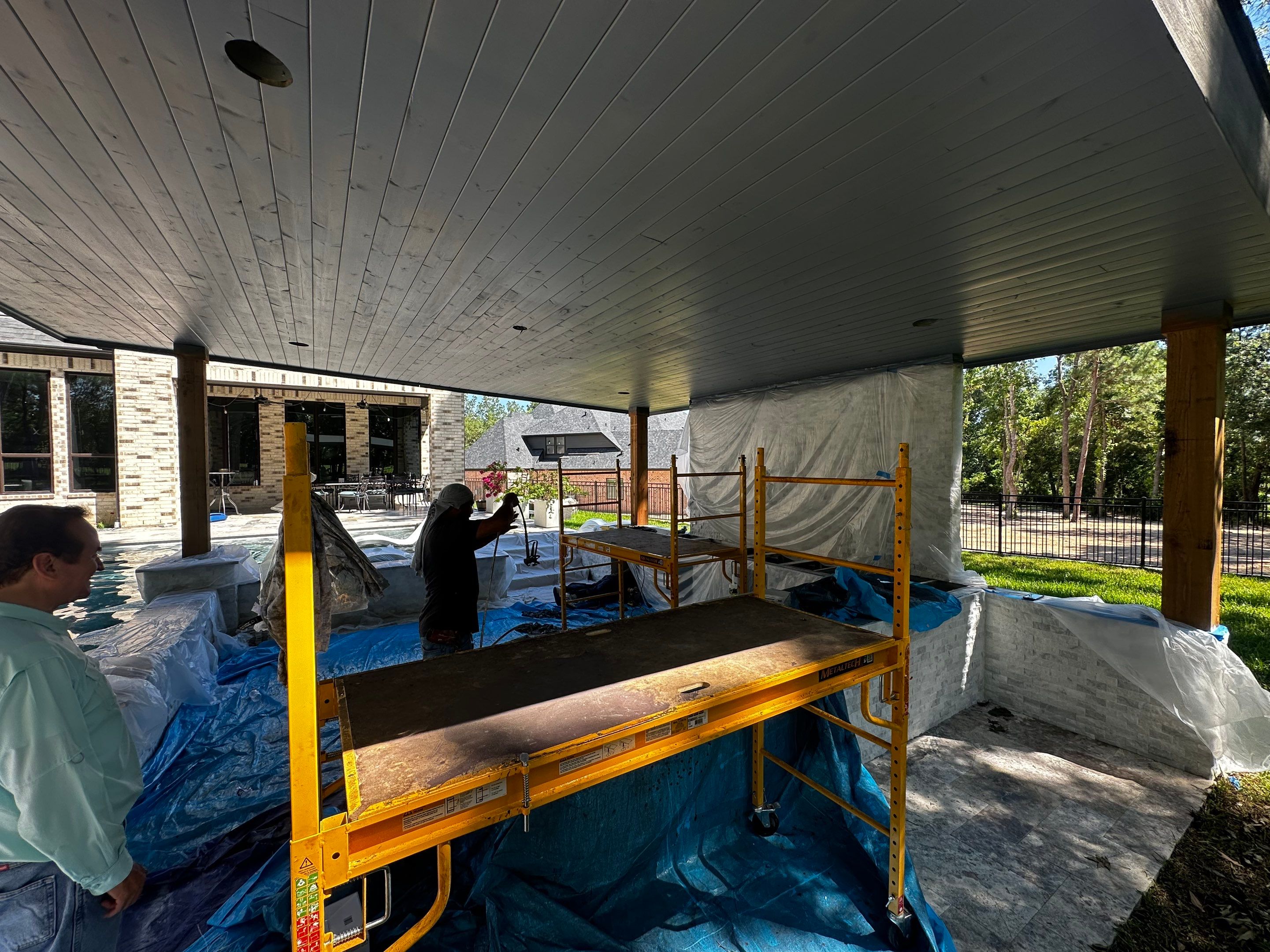 Modern Patio Cover and Kitchen in Montgomery by SophAlx LLC
