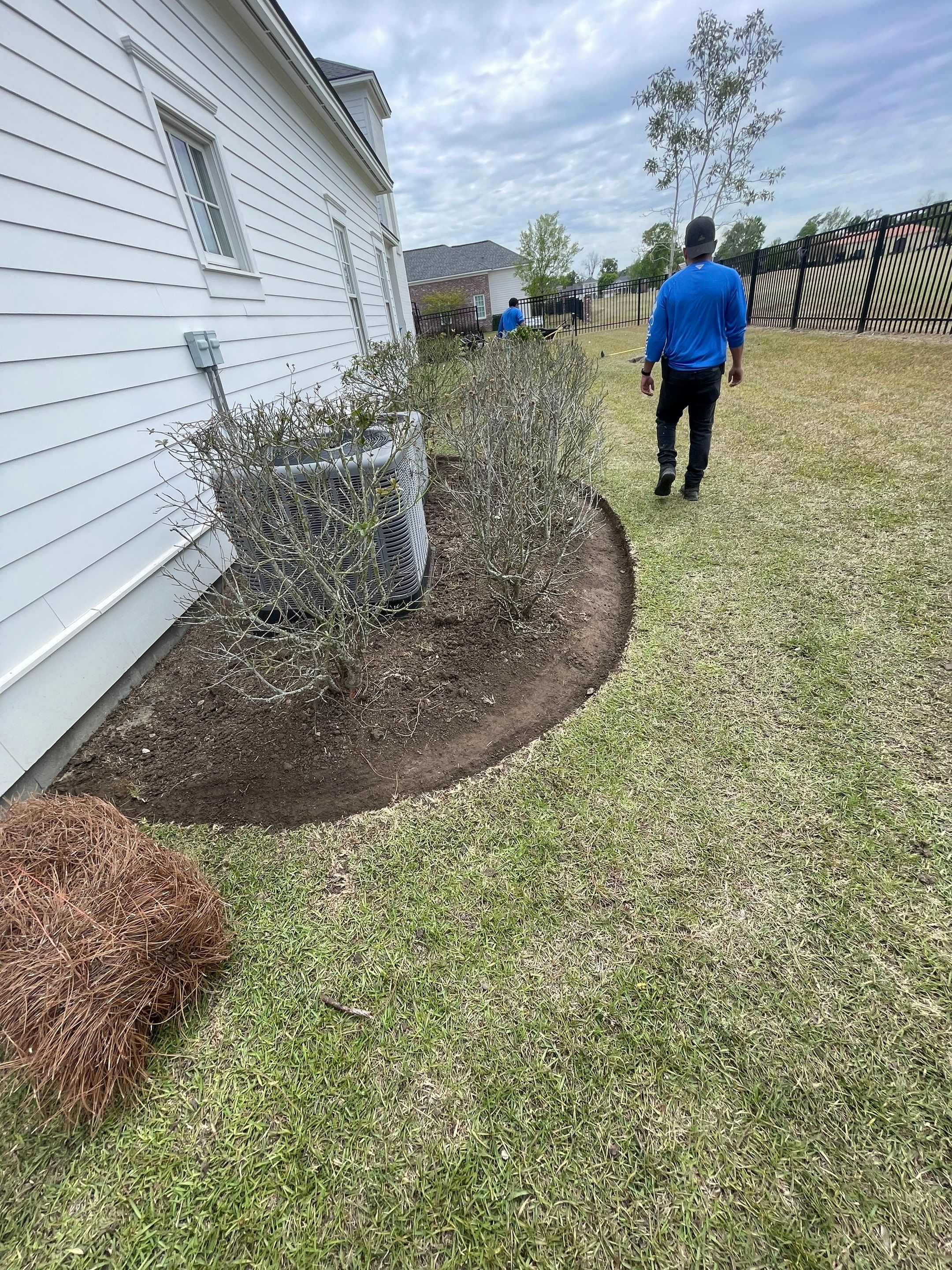 LANDSCAPE SERVICES: CUT IN BED EDGES / BED EDGE REDEFINE by CutScape, LLC.