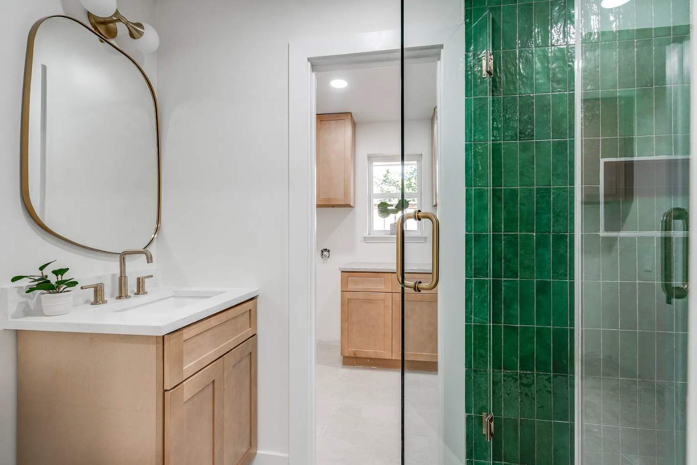 Layout-Loving Kitchen: Premium Cabinets Delivered in 7 Days Flat by Tibi Soli LLC