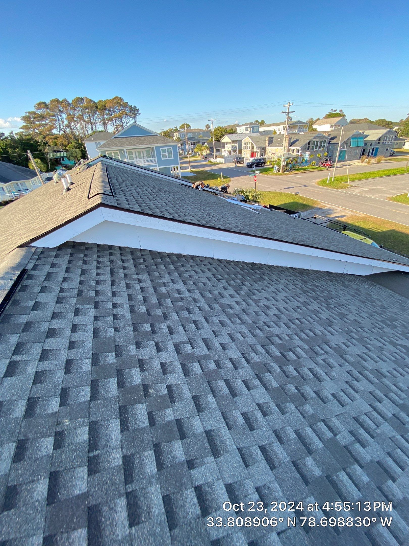 GAF HDZ - Weathered Wood by Linta Roofing Inc