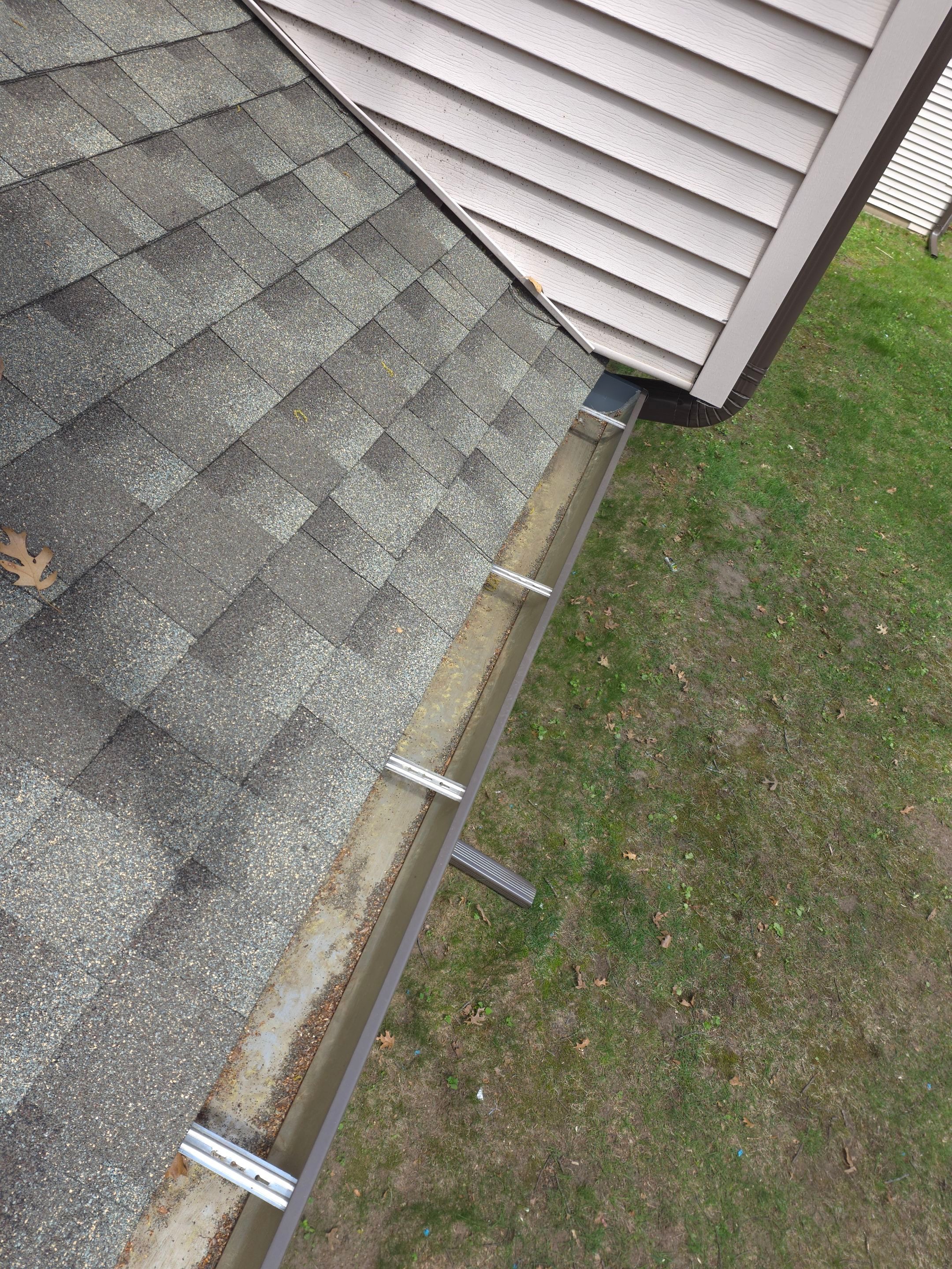 HOA gutter cleaning after photo.