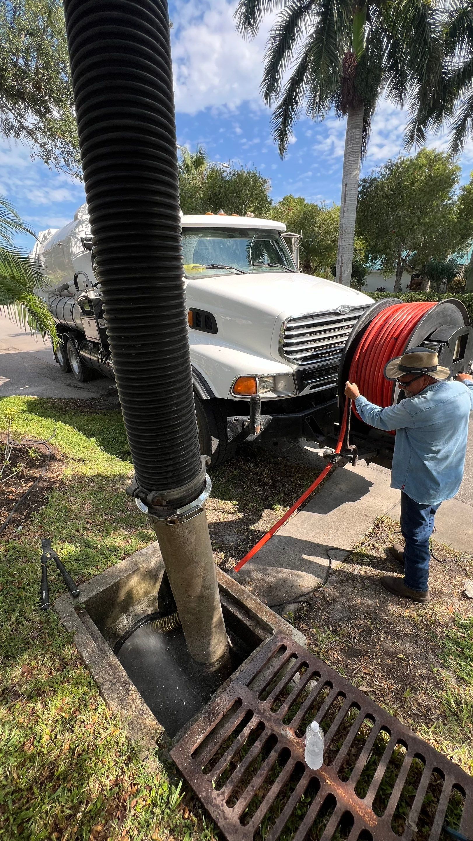 Naples Community Entry Road Stormwater System Cleaning by APS Power & Water