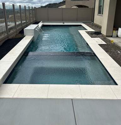 Clean look pool and spa by Premier Pools and Spas Temecula