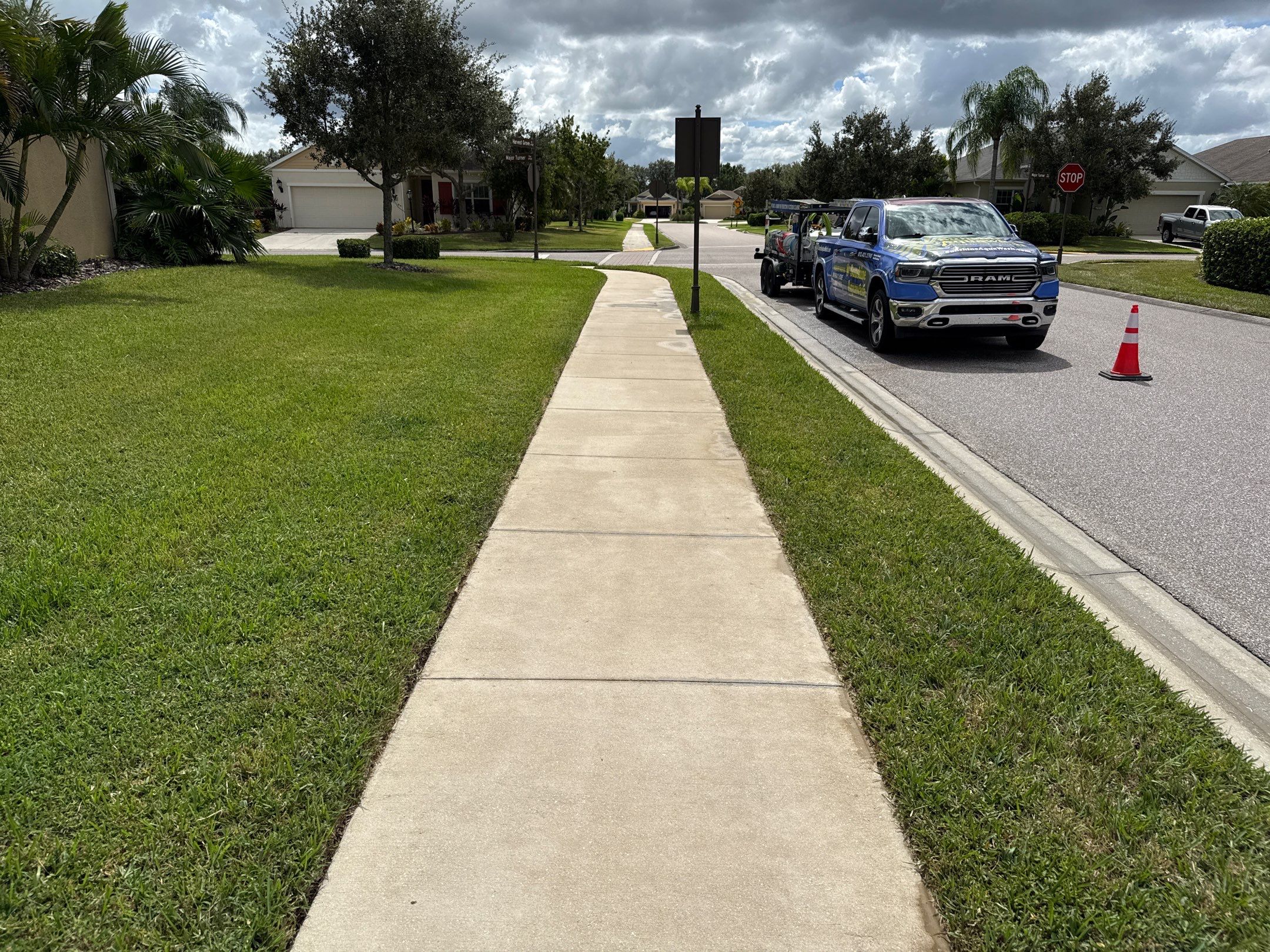 Driveway, Sidewalk & Lanai Cleaning Transformation | Forest Creek Parrish, FL by Sunshine AquaWash