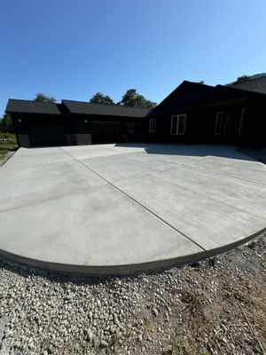 Lauren | Concrete Driveway, Back Patio & Asphalt Patch Repair 