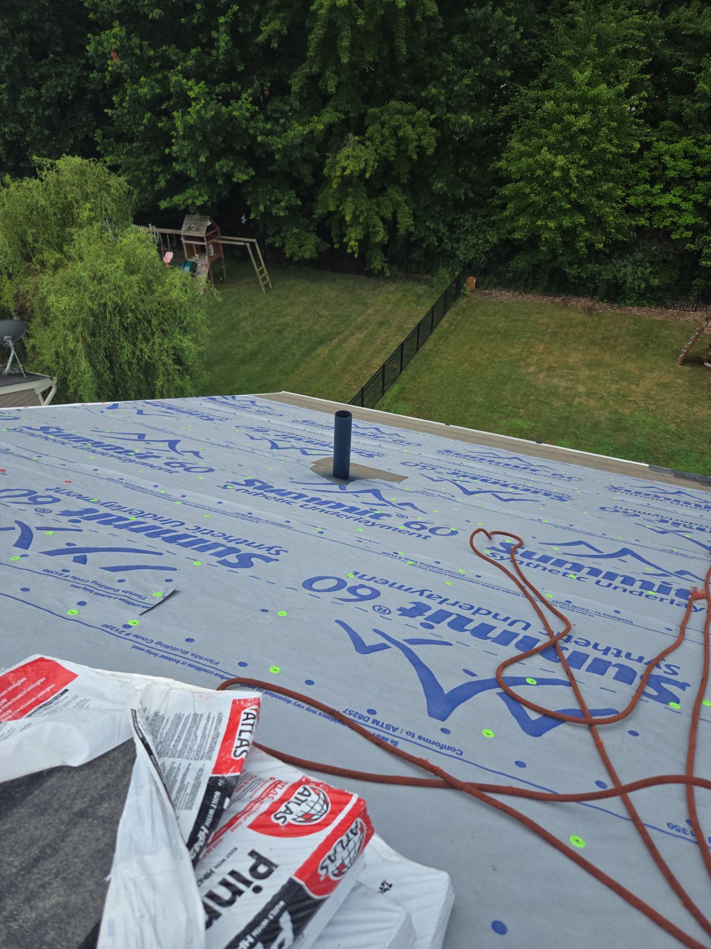 Atlas Pinnacle, Color, Black Shadow, Drip Edge, Color, White by Eagle Eye Roofing