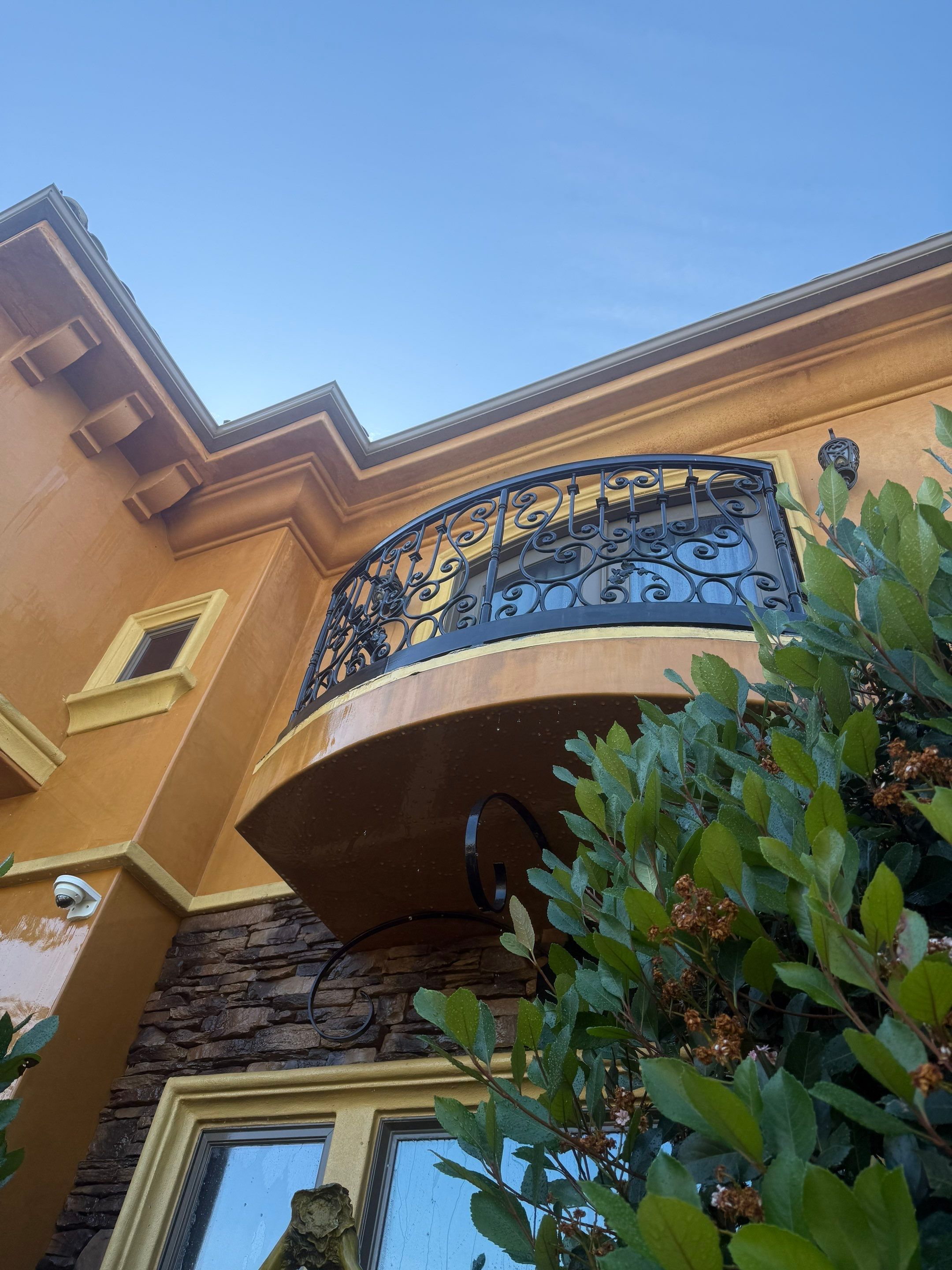Mansion Exterior Pressure Washing by Pirate Pete’s Power Washing