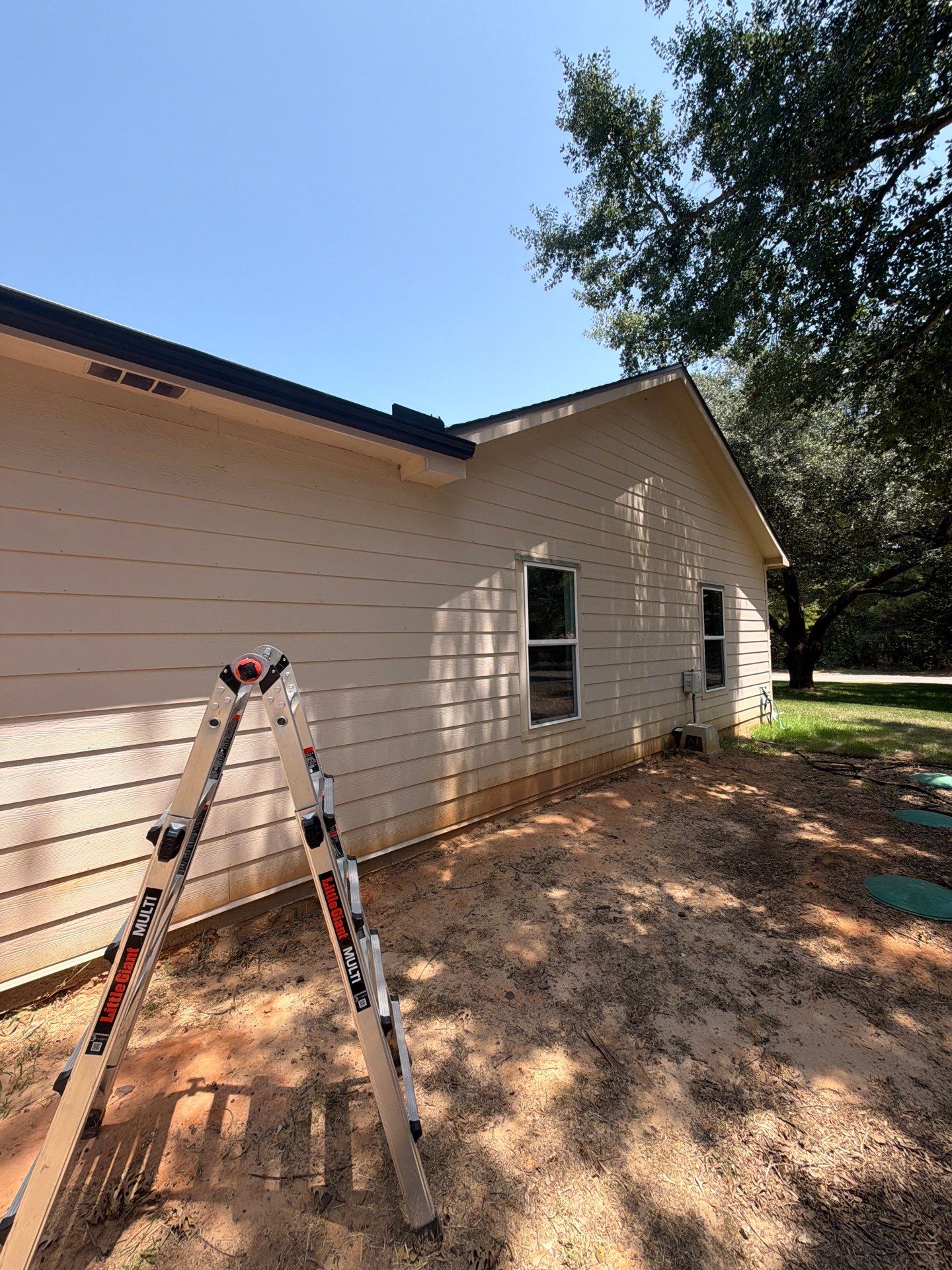 Bold New Color Scheme on Frankston, TX Home by Quality Coats Painting