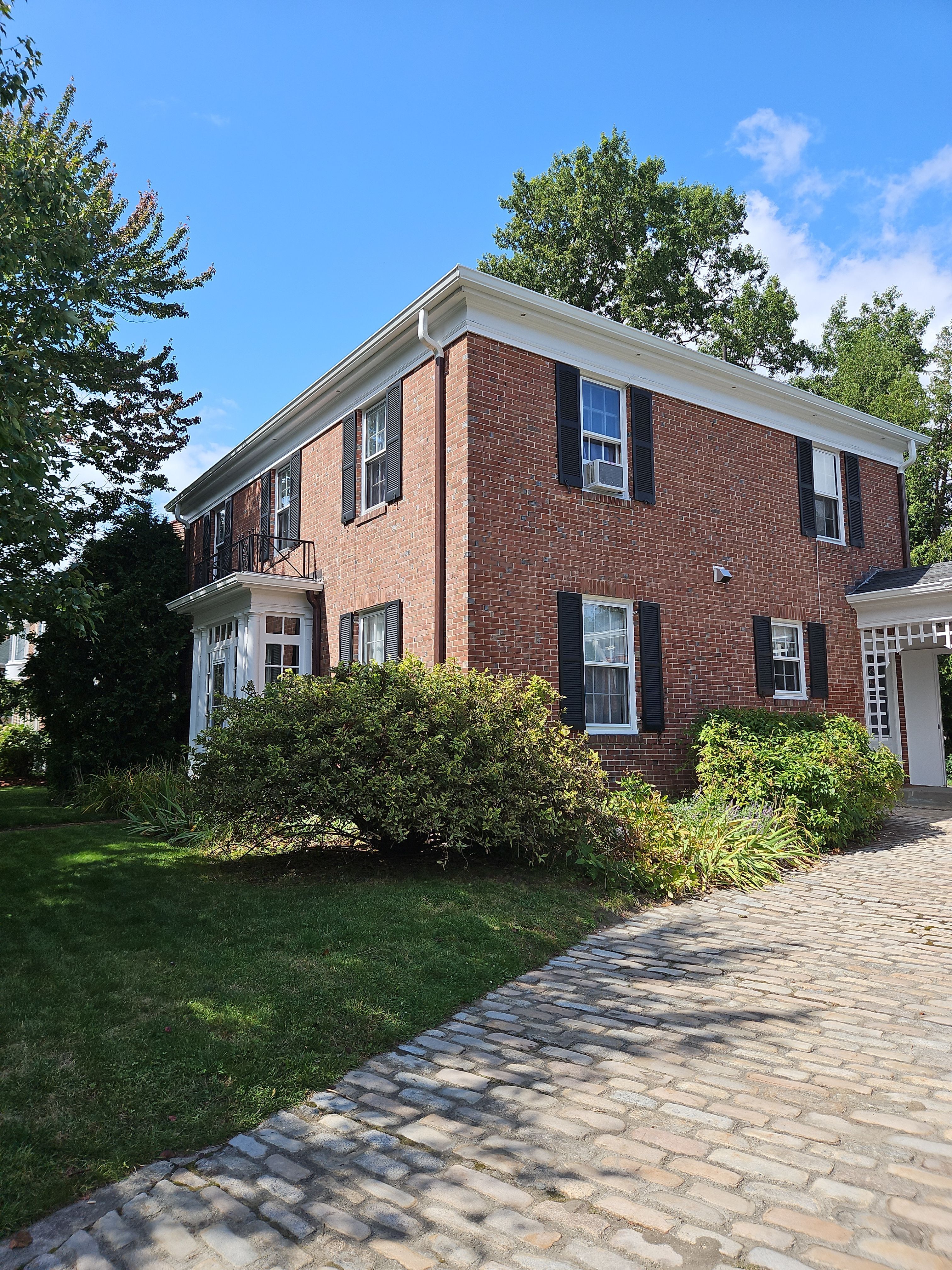 Gutter Installation using 6" K-Style Aluminum Gutter by Gutter Pro Enterprises