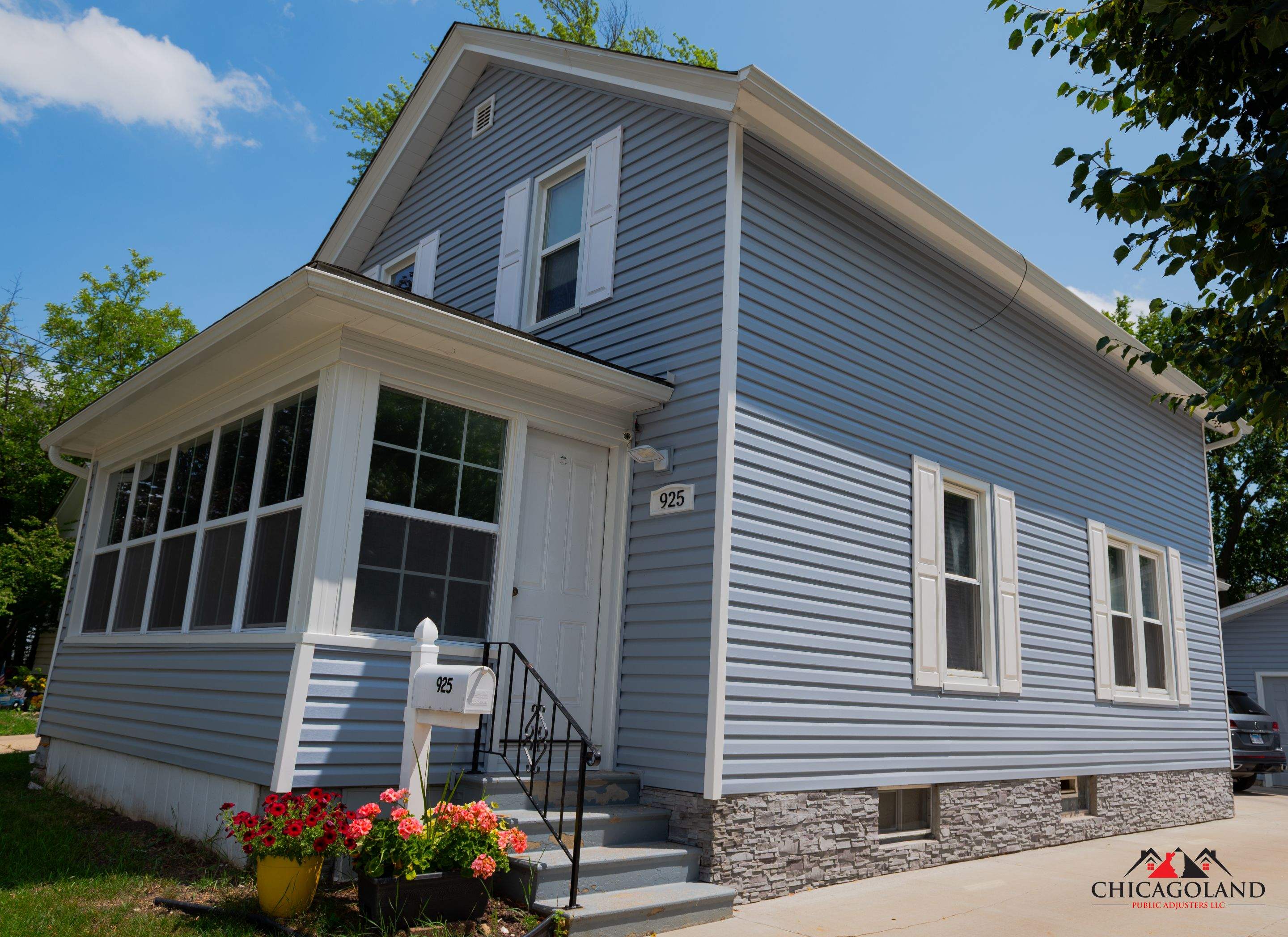 Castro - 925 Grove St • Aurora, IL 60505