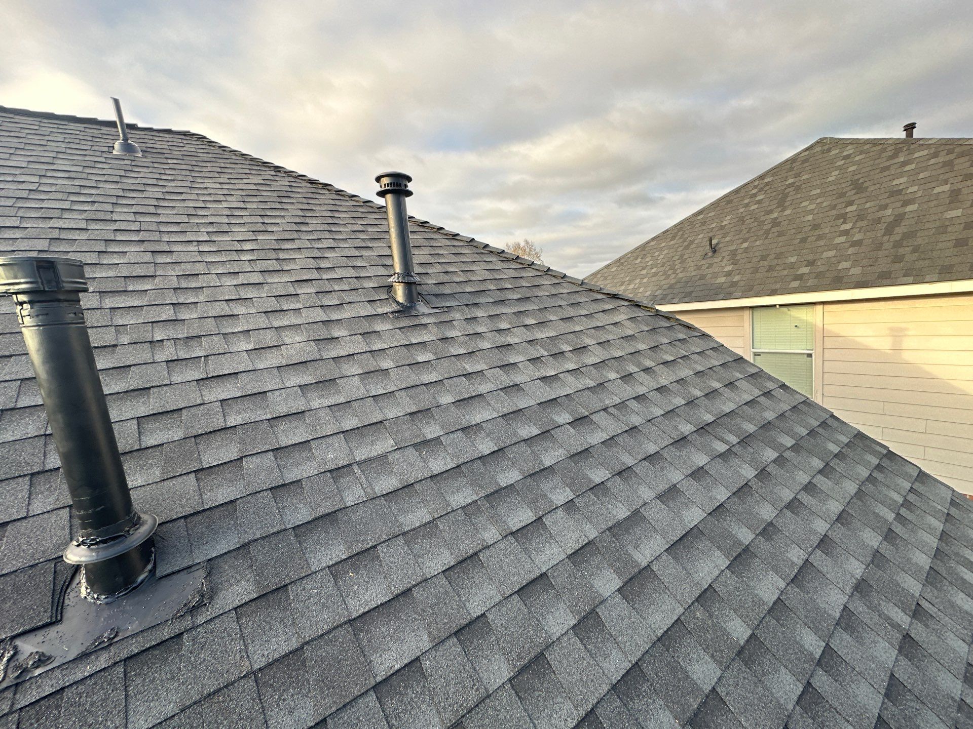 GAF HDZ CHARCOAL W/ PREMIUM RIDGE Z by Motion Roofing